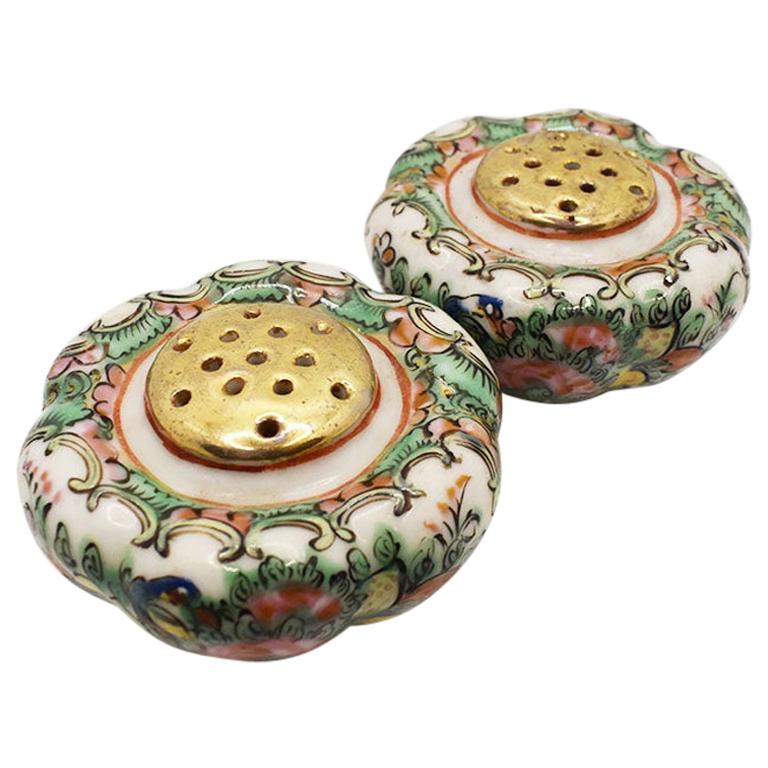 19th Century Chinoiserie Pink and Gold Famille Rose Salt and Pepper Shakers  For Sale at 1stDibs