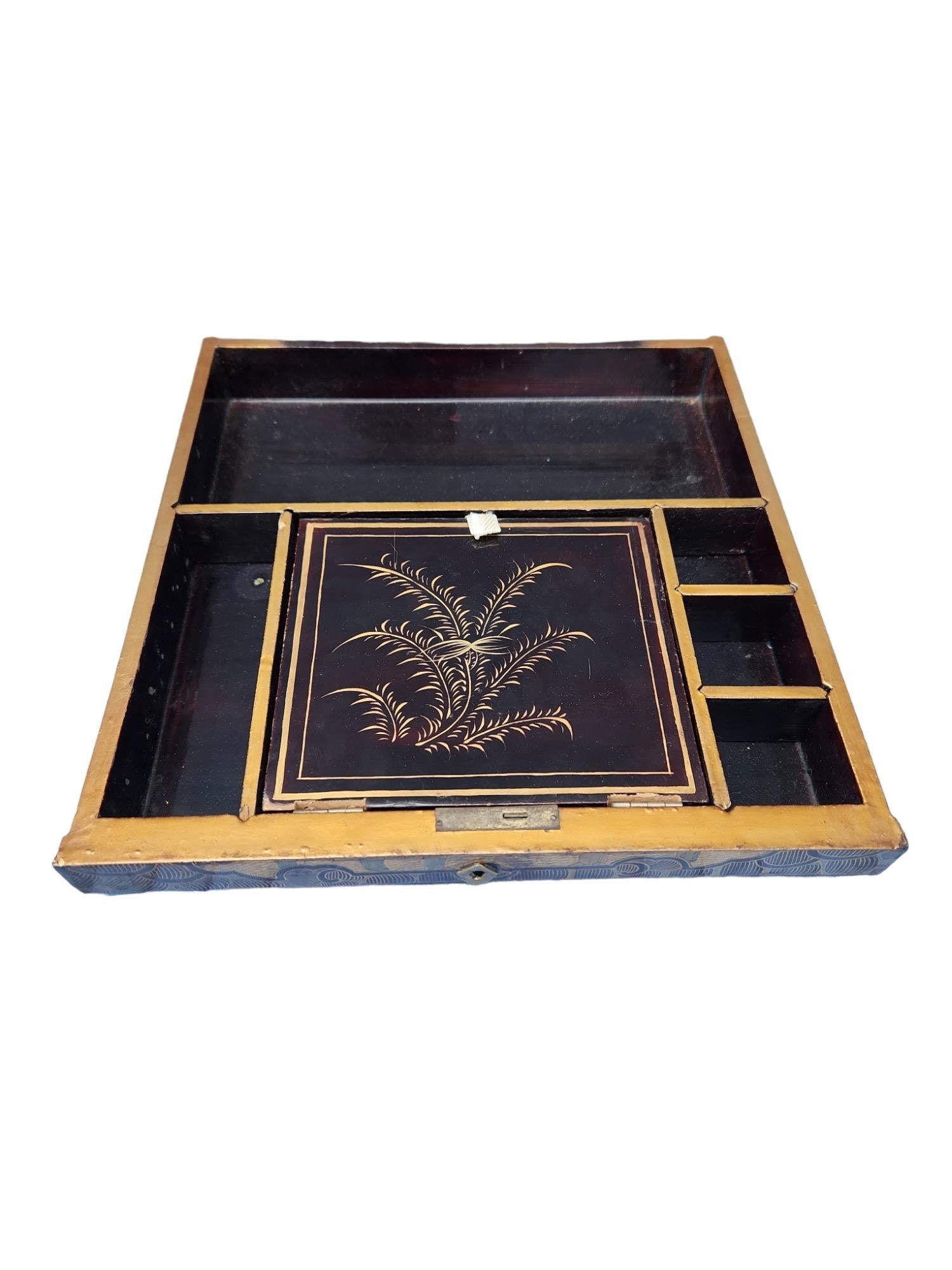 19th Century Chinoiserie Sewing Box For Sale 3