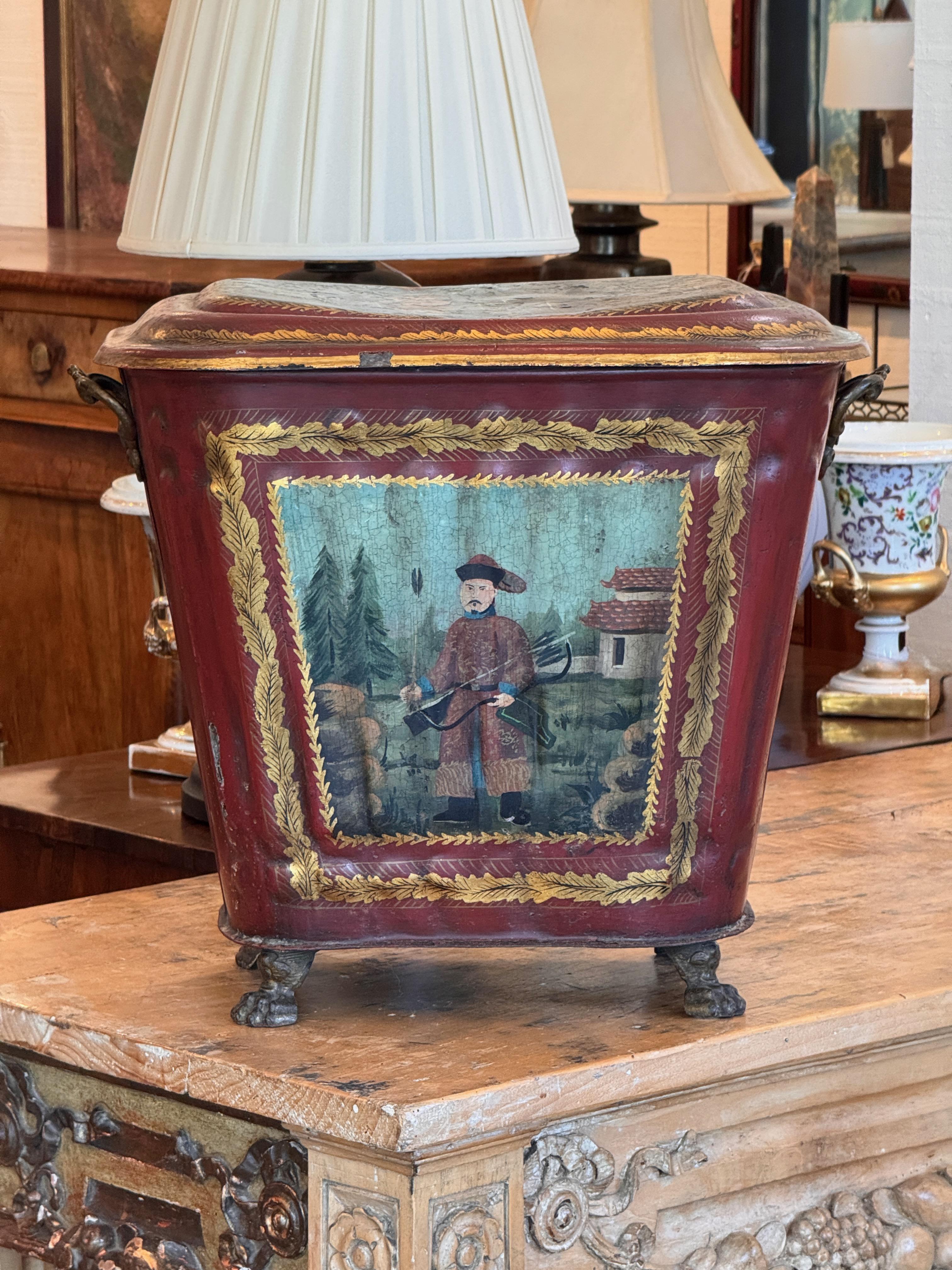 Britannique Boîte à charbon chinoiseries du 19ème siècle avec décoration peinte à la main en vente