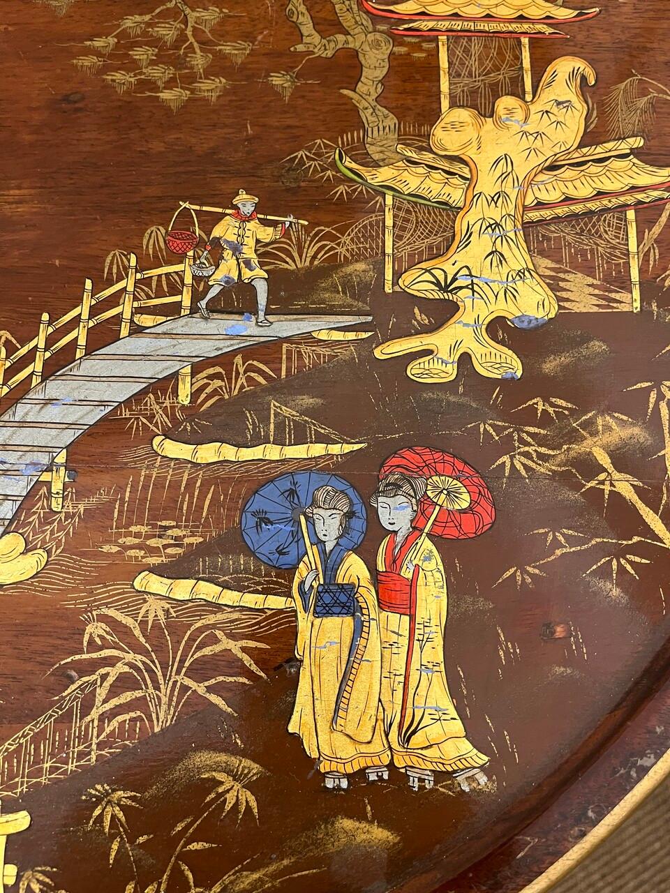 Doré Table à vin tripode Chinoiserie du 19ème siècle en vente