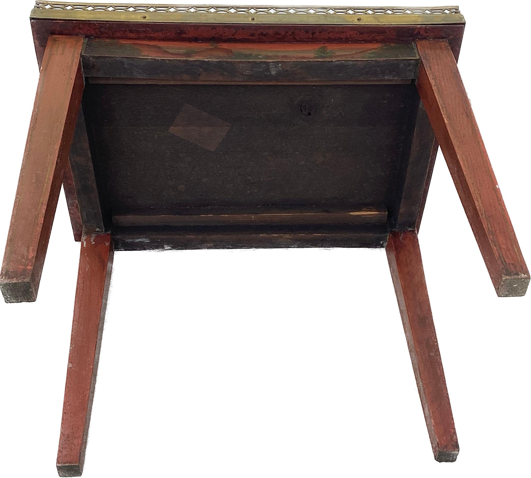 Laiton Table d'appoint en bois et laiton de la Chinoiserie du XIXe siècle en vente