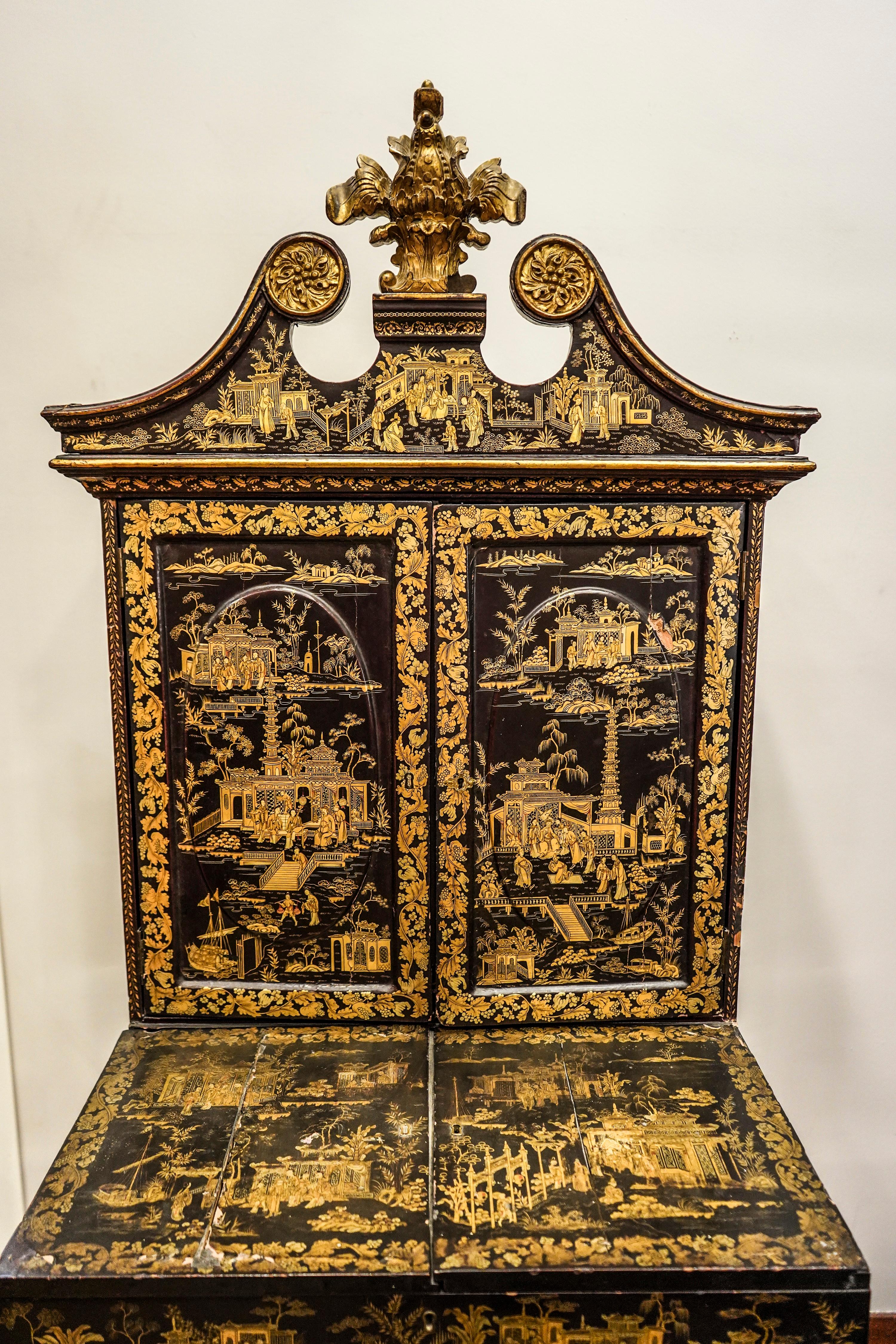 Chinese Export 19th Century Chinoiseries Lacquered English Cabinet, circa 1870