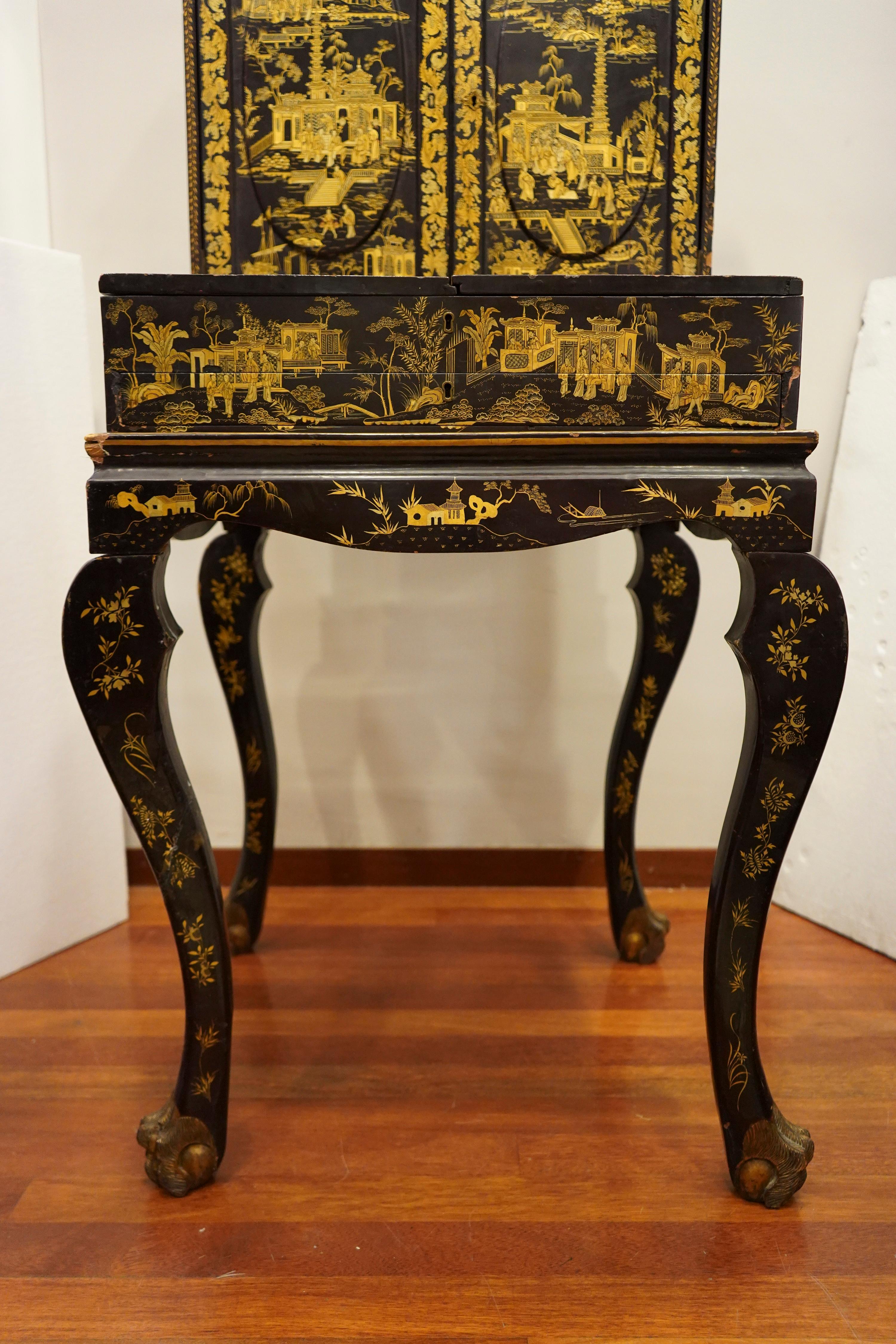 19th Century Chinoiseries Lacquered English Cabinet, circa 1870 In Good Condition In Valladolid, ES