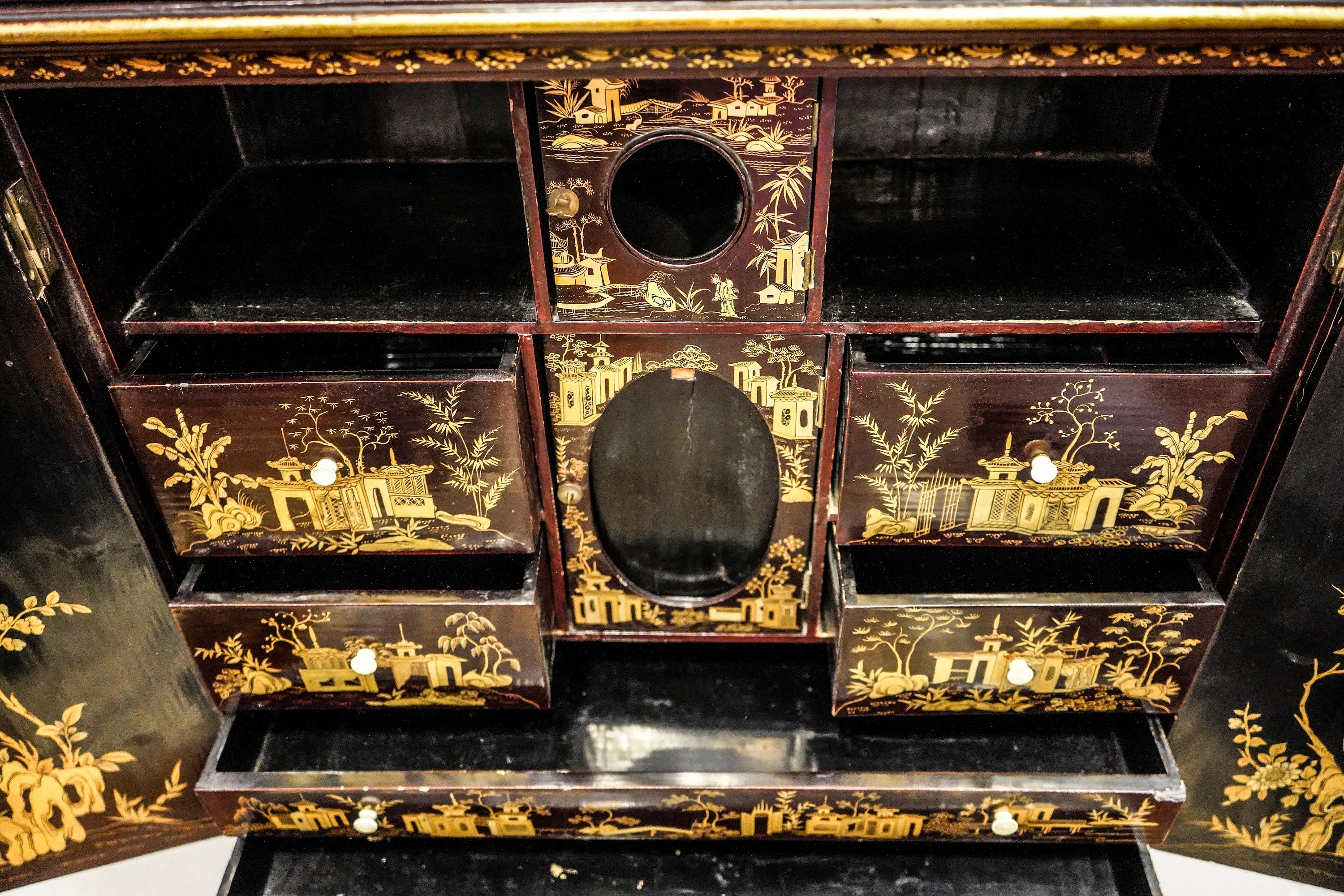 19th Century Chinoiseries Lacquered English Cabinet, circa 1870 1