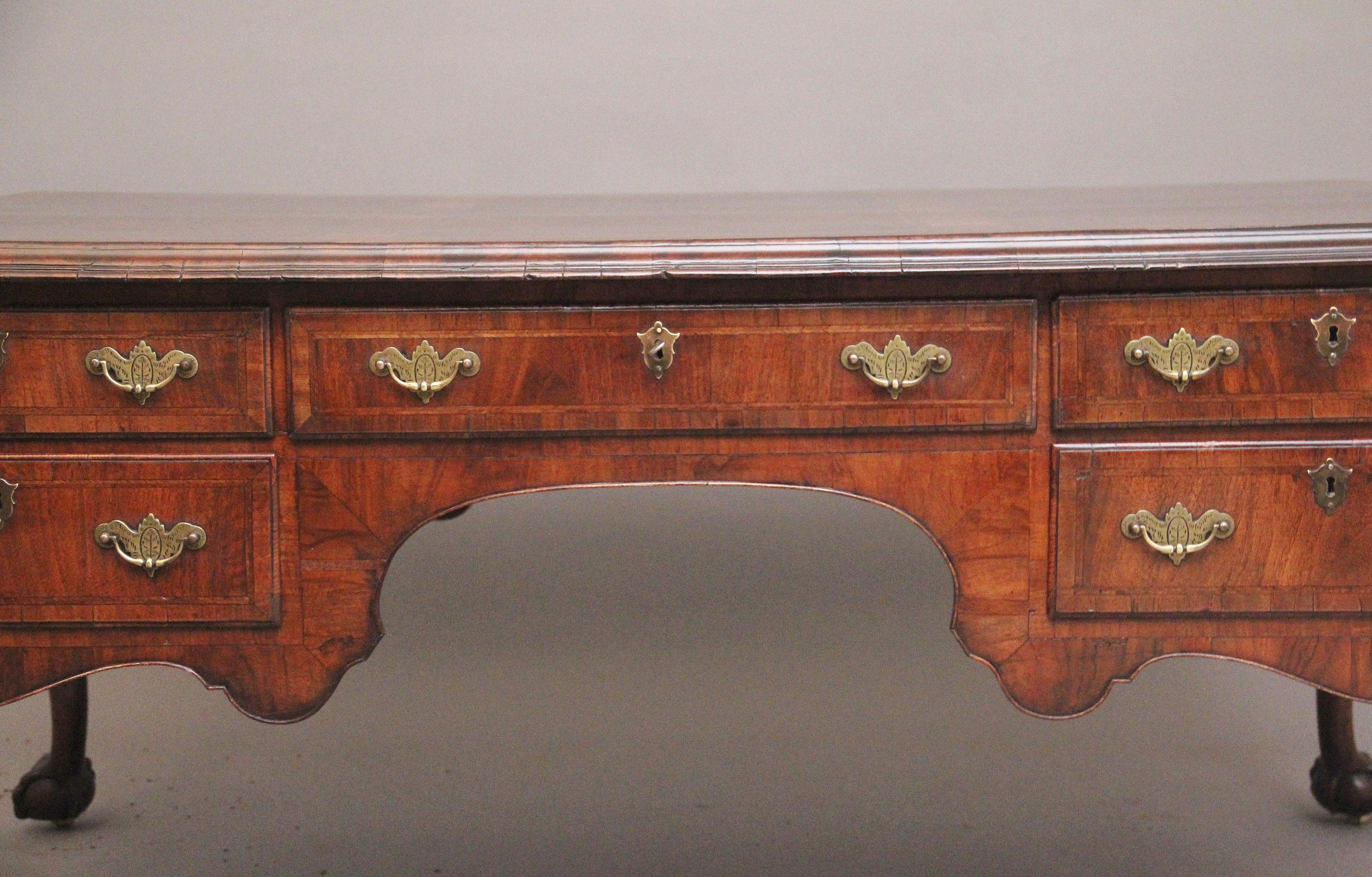19th Century Chippendale Burl Walnut Partner's Writing Desk (Walnuss) im Angebot