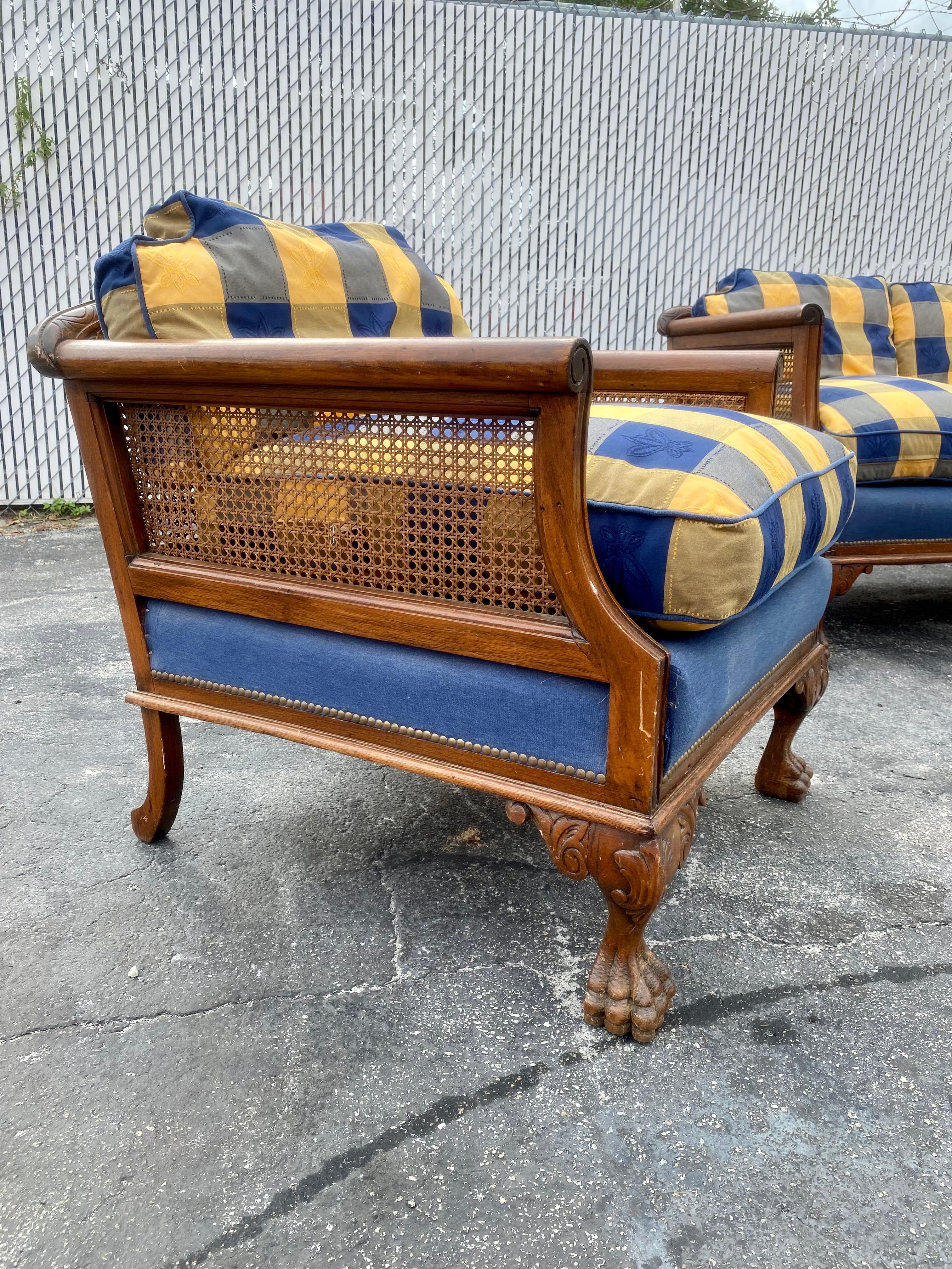 Viktorianische Chinoiserie-Sofastühle aus geschnitztem Holz mit Daunenschnitzerei und Rattanschilfrohr, 3er-Set im Angebot 4