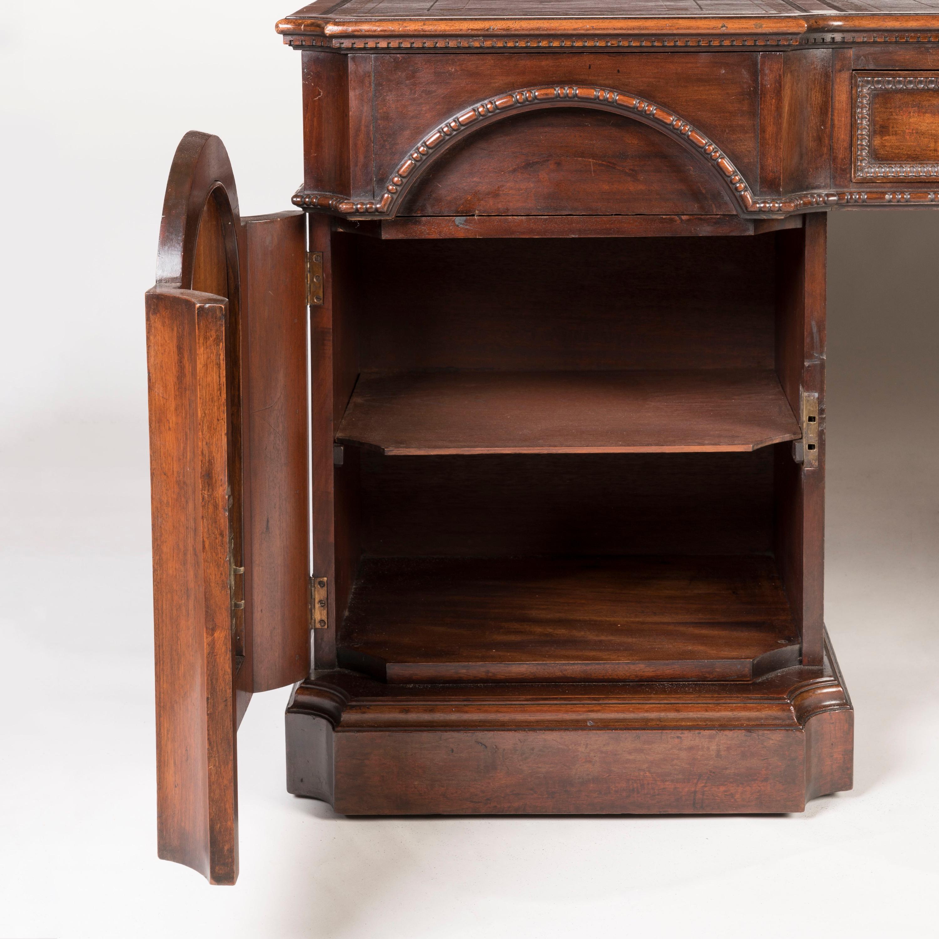 19th Century Chippendale Design Mahogany Pedestal Desk In Good Condition For Sale In London, GB