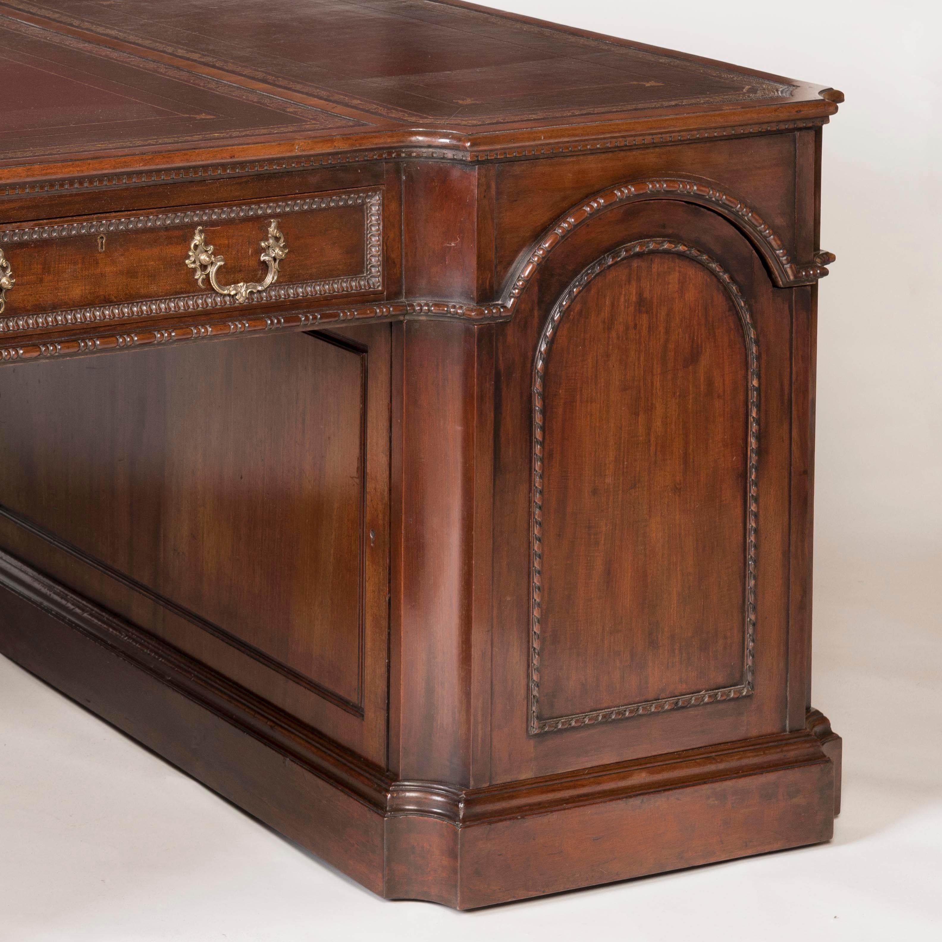 20th Century 19th Century Chippendale Design Mahogany Pedestal Desk For Sale