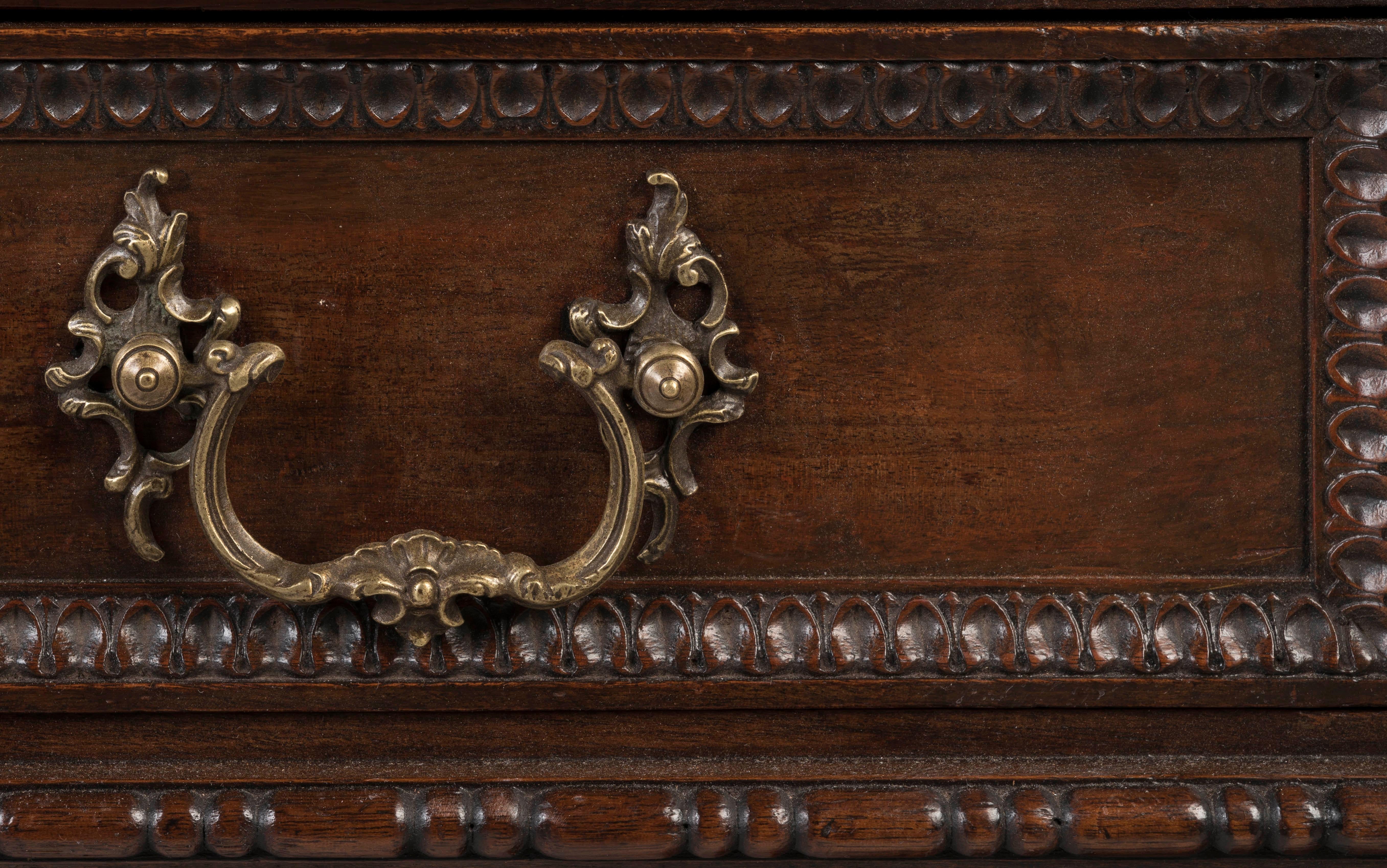 19th Century Chippendale Design Mahogany Pedestal Desk For Sale 1