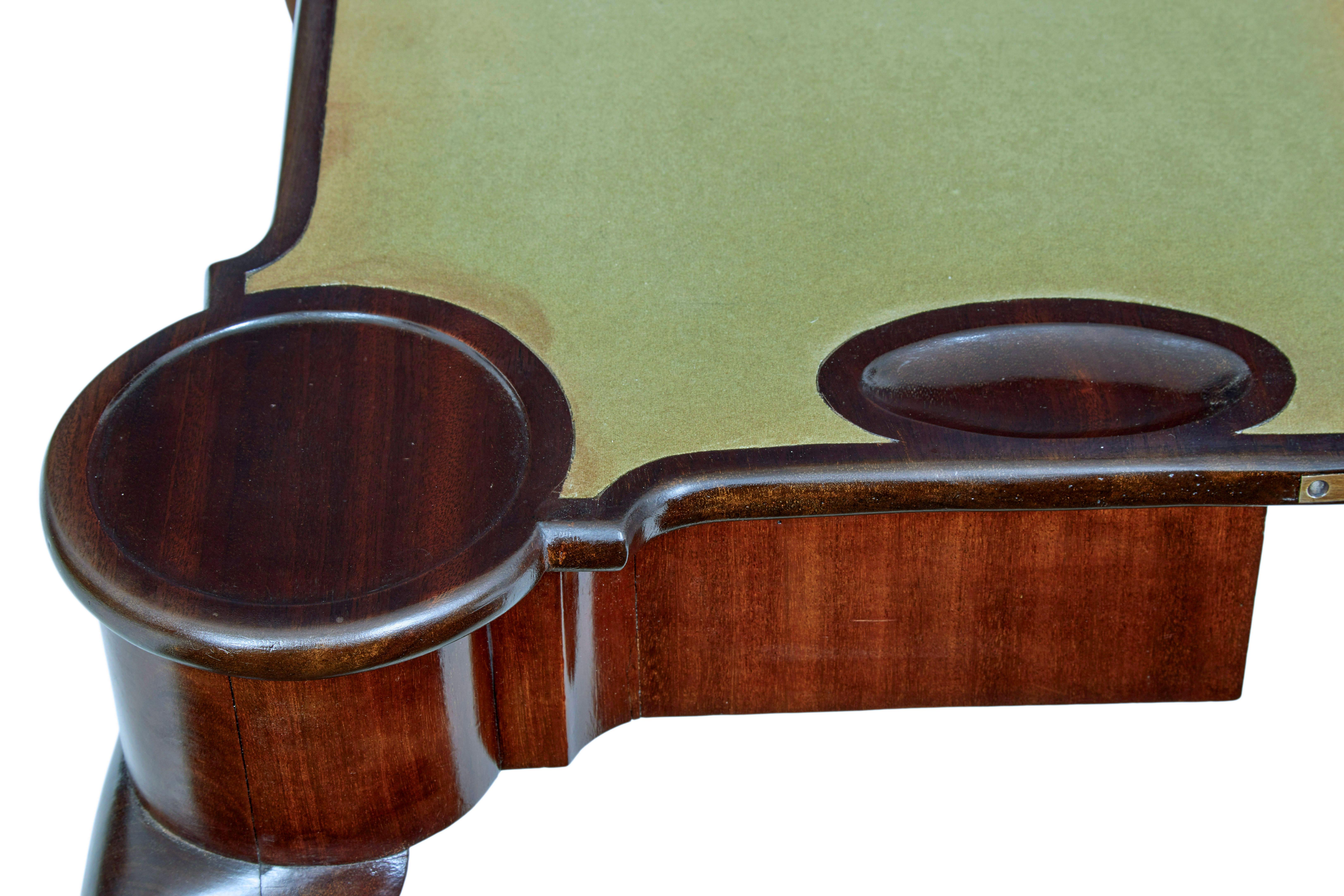 Anglais Table à cartes en acajou de style chippendale du 19e siècle en vente