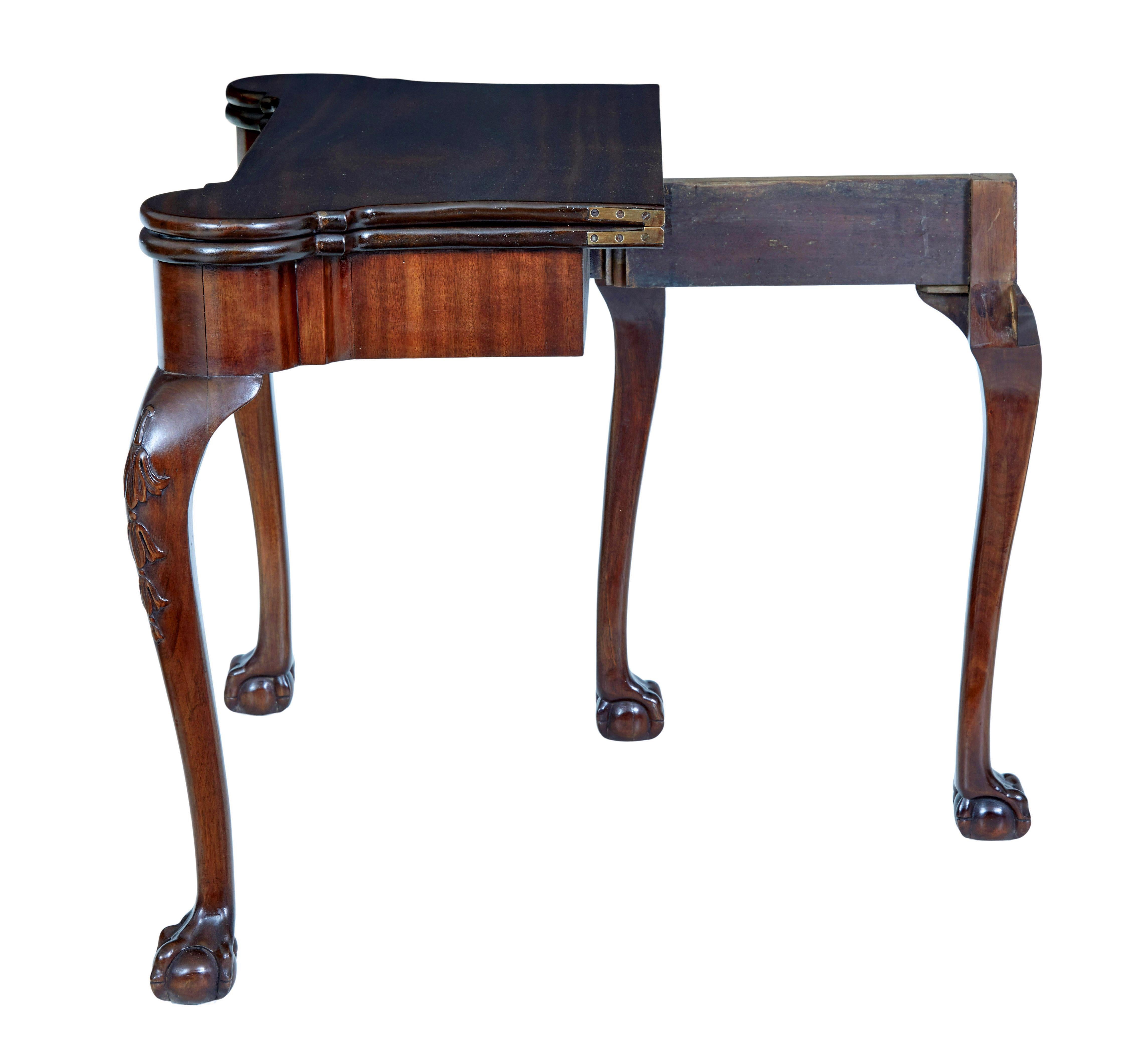XIXe siècle Table à cartes en acajou de style Revive Chippendale du 19e siècle en vente
