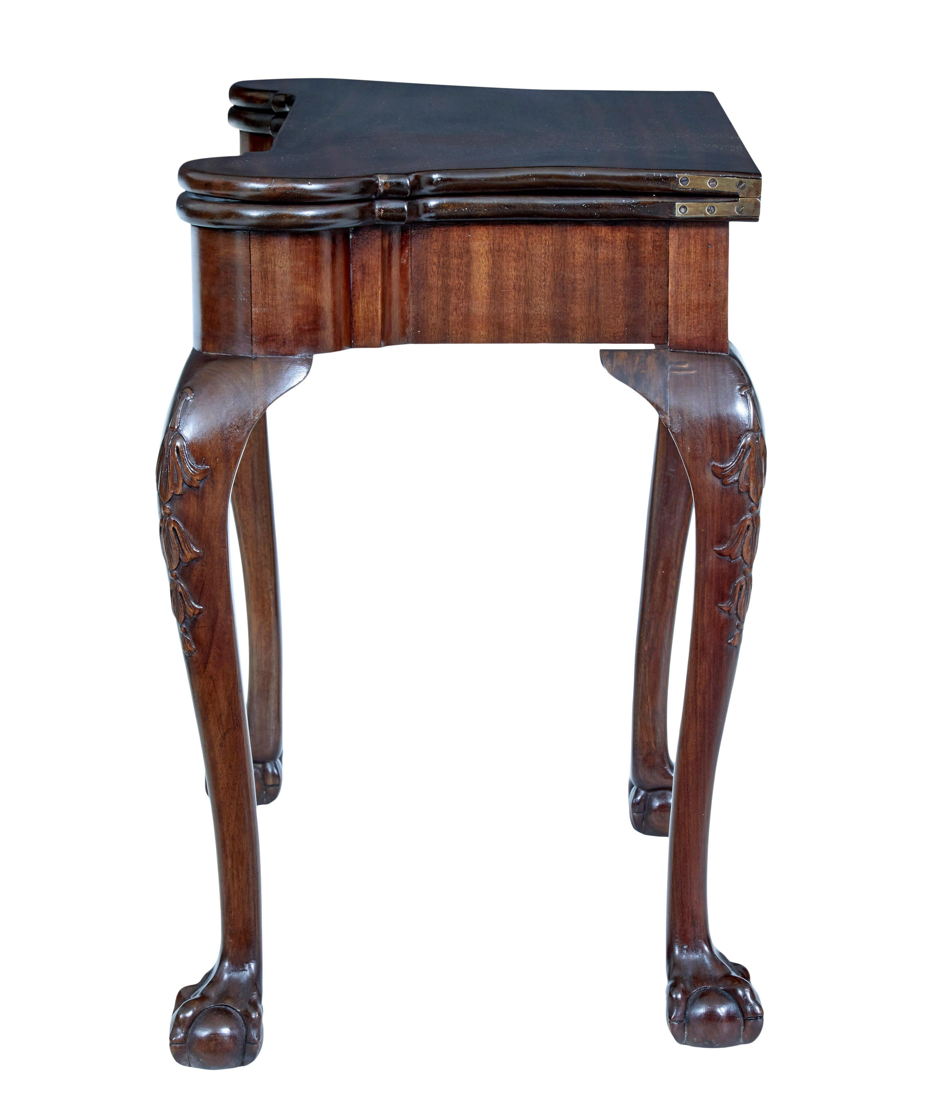 Acajou Table à cartes en acajou de style Revive Chippendale du 19e siècle en vente
