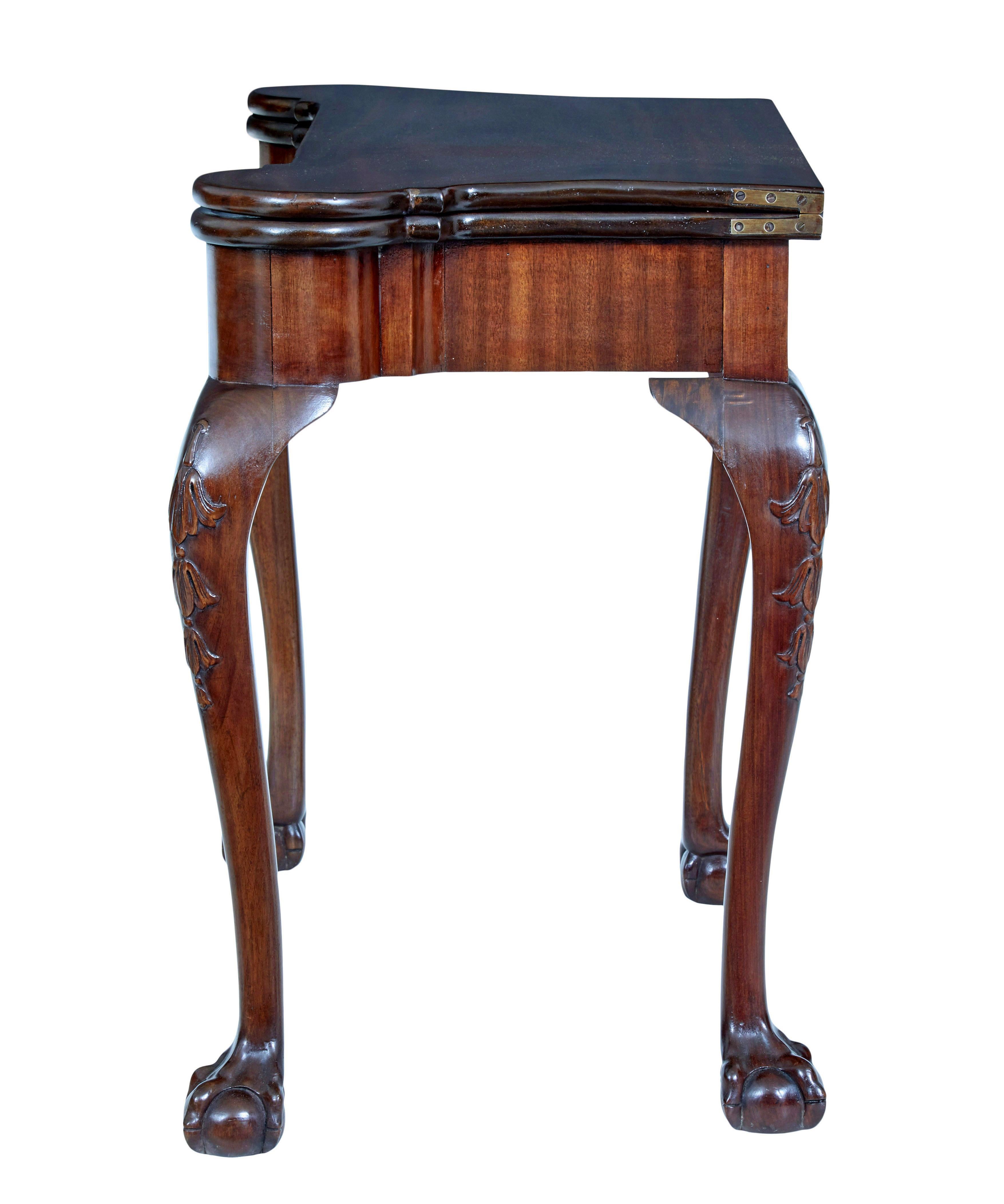 Feutrine Table à cartes en acajou de style Revive Chippendale du 19e siècle en vente