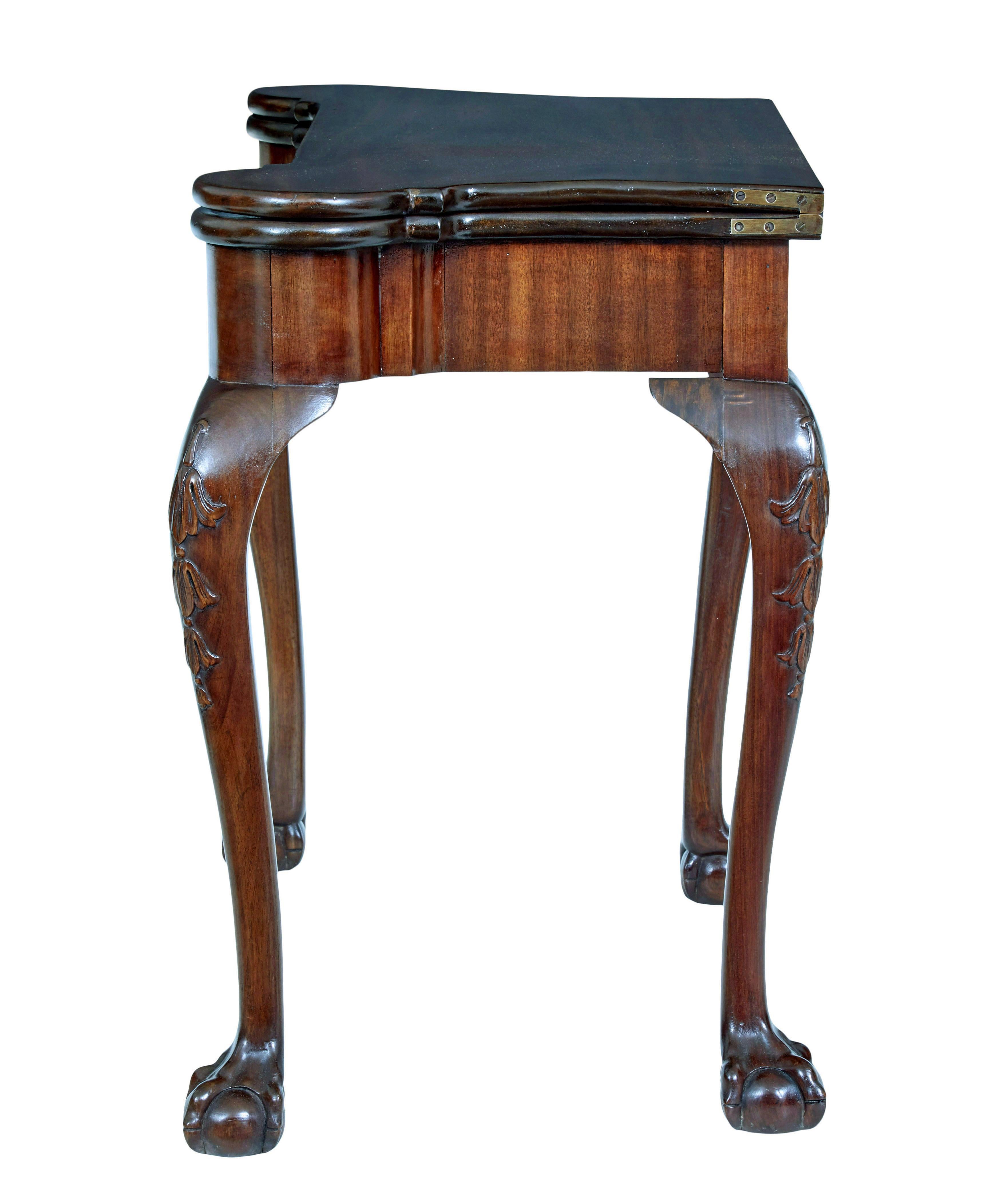 XIXe siècle Table à cartes en acajou de style chippendale du 19e siècle en vente