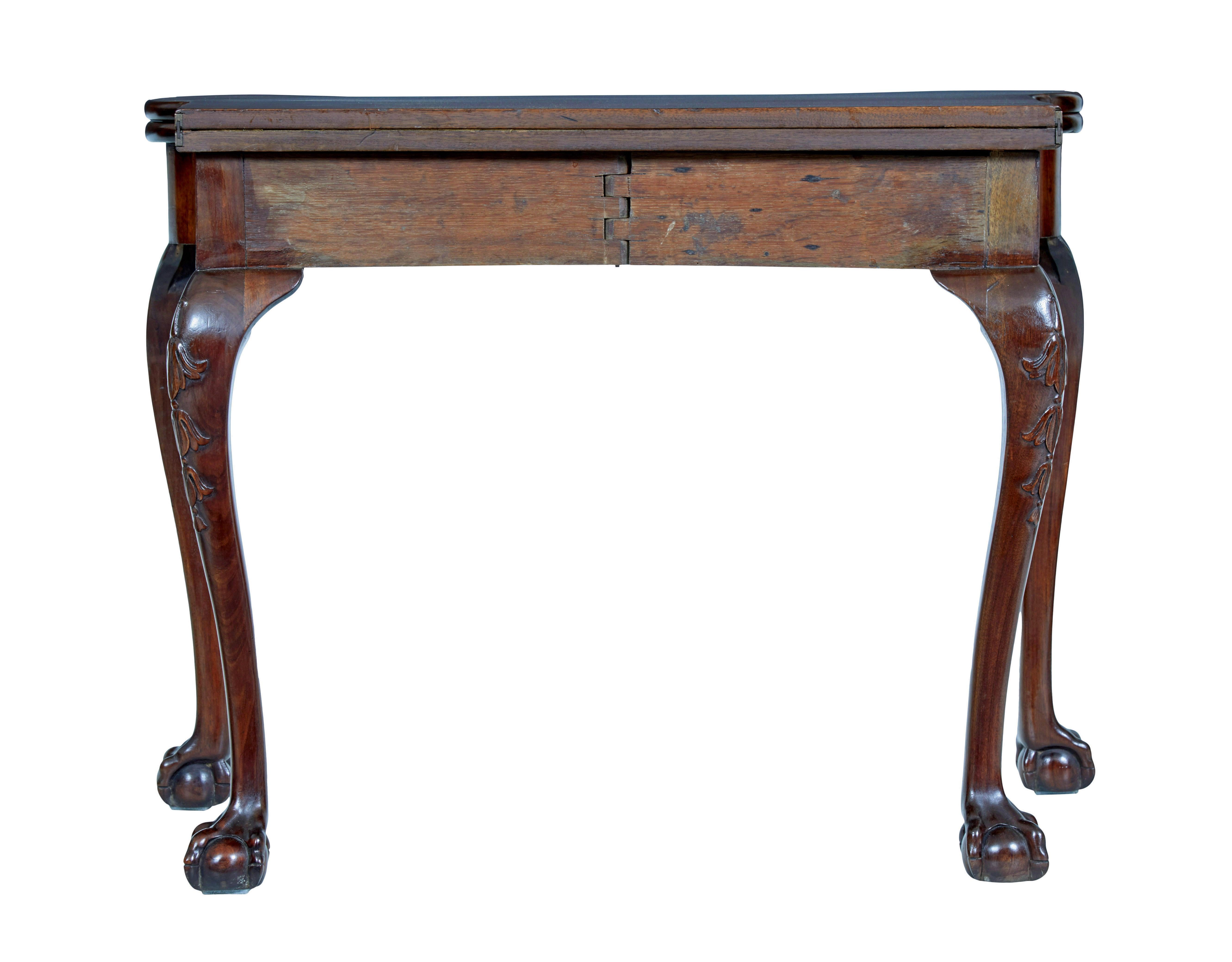 Feutrine Table à cartes en acajou de style chippendale du 19e siècle en vente