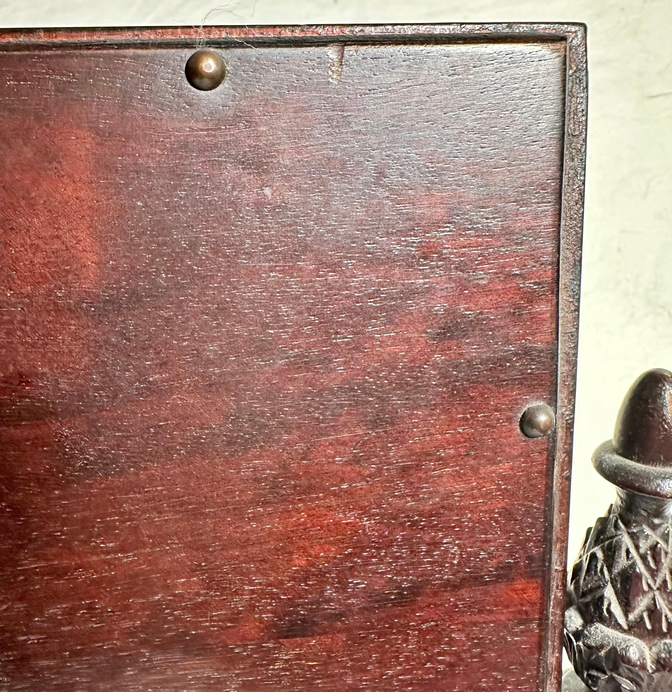 Specchio da comò con piedini in mogano intagliato in stile Chippendale del XIX secolo in vendita 5