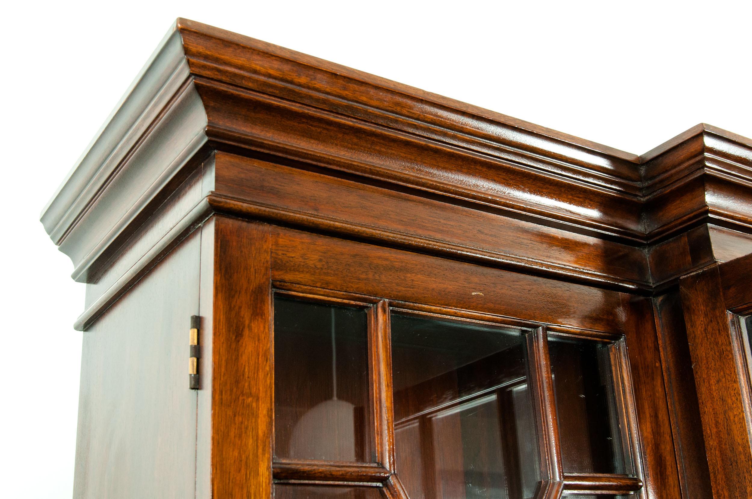 19th Century Chippendale Style Mahogany Hutch / China Cabinet 4