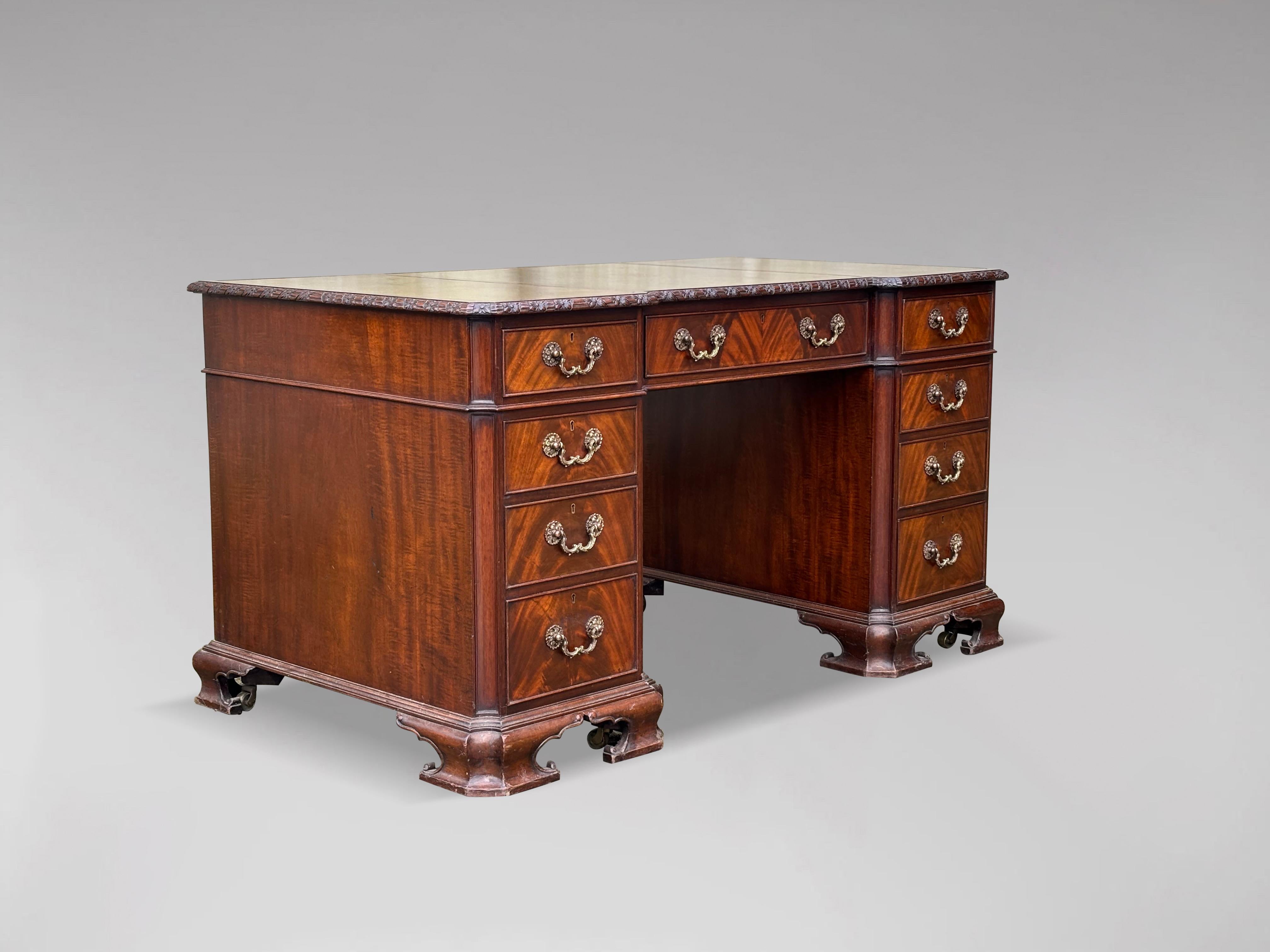 19th Century Chippendale Style Mahogany Pedestal Desk In Good Condition For Sale In Petworth,West Sussex, GB