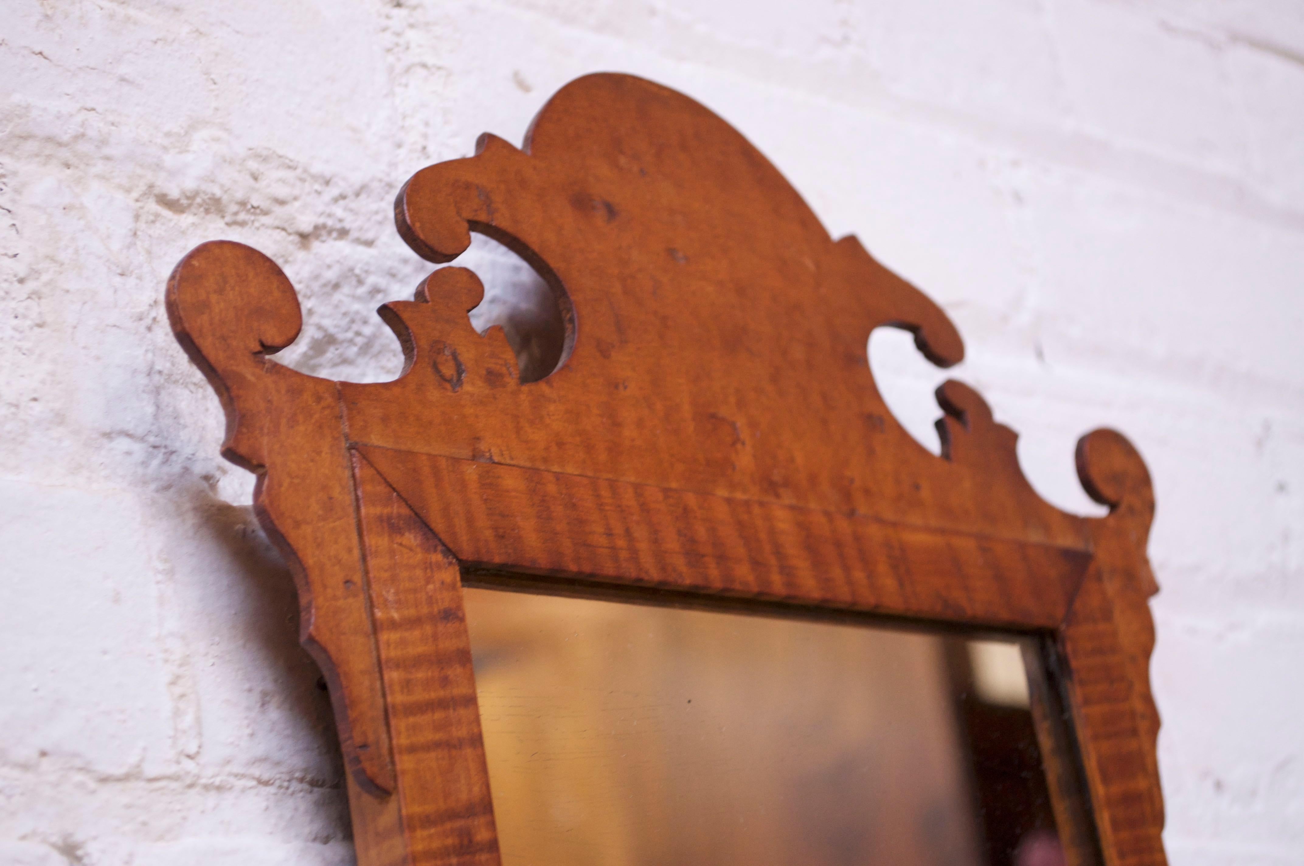Early 19th Century 19th Century Chippendale Style Vanity / Shave Mirror in Burled-Walnut