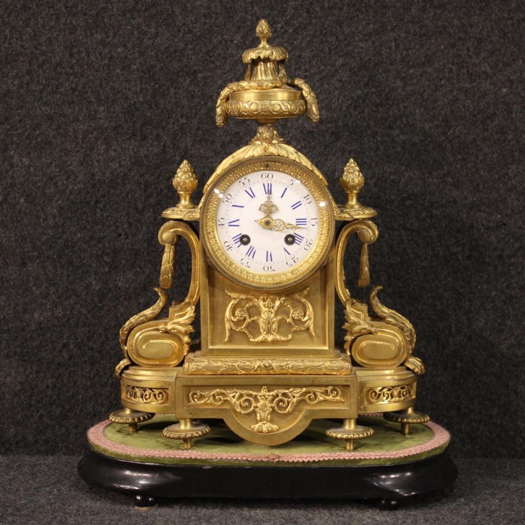 19th Century Chiseled Gilded Bronze Brass and Ceramic Italian Clock, 1870 In Good Condition In Vicoforte, Piedmont
