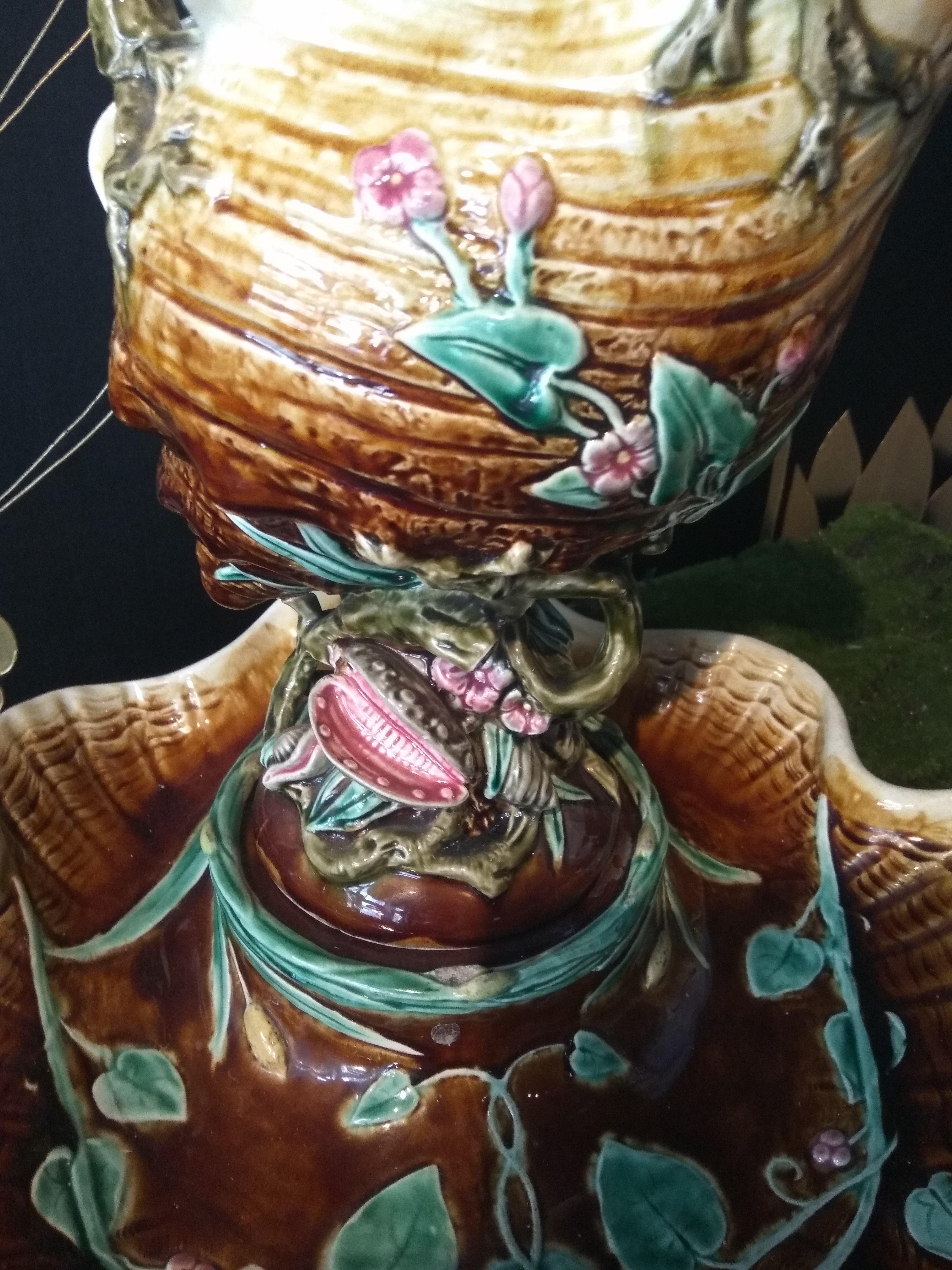 19th Century Choisy-le-Roi Shell Centerpiece In Good Condition For Sale In Paris, FR