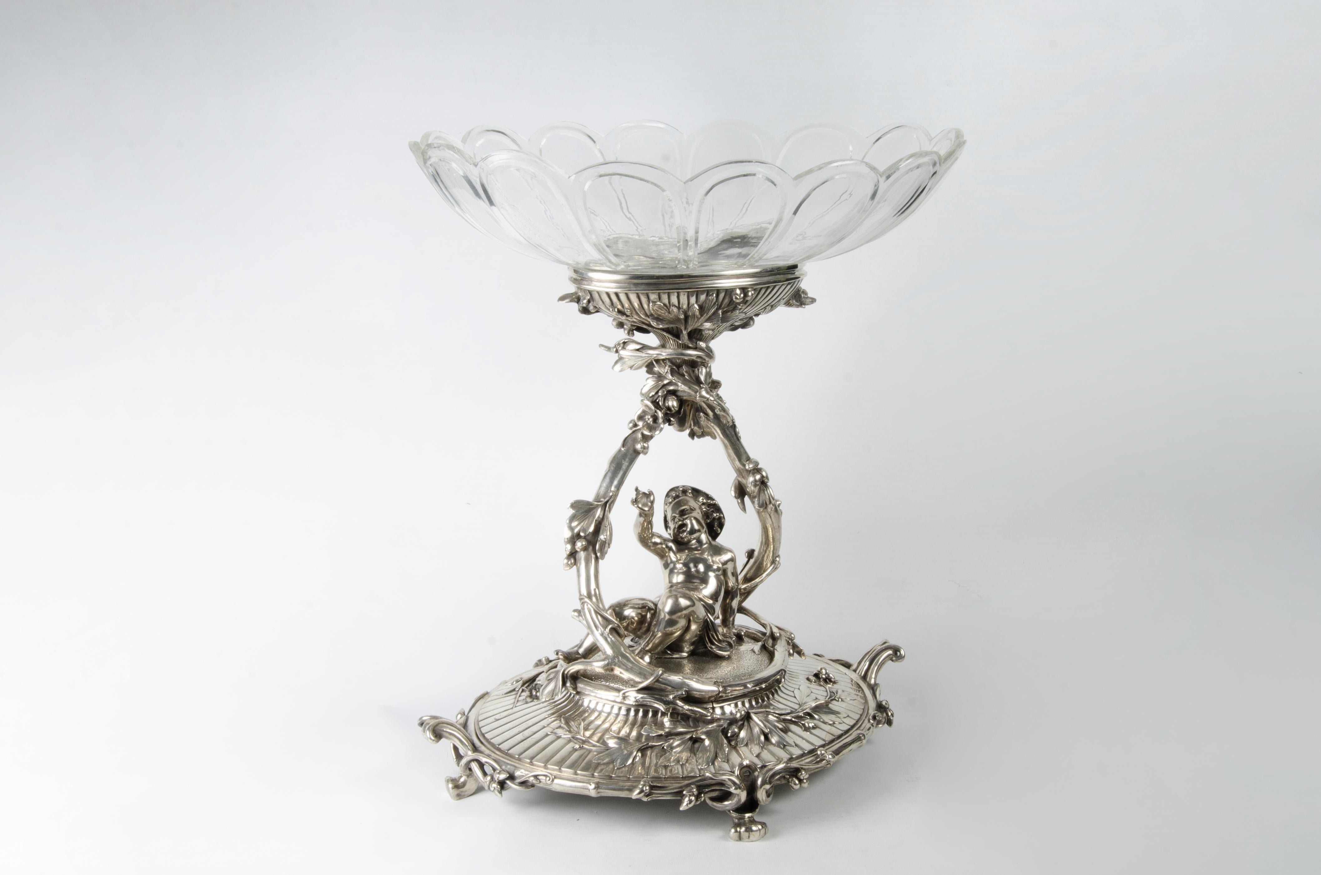 Centro de mesa Christofle plateado del siglo XIX con cuenco de cristal de Baccarat, Francia Renacimiento rococó en venta