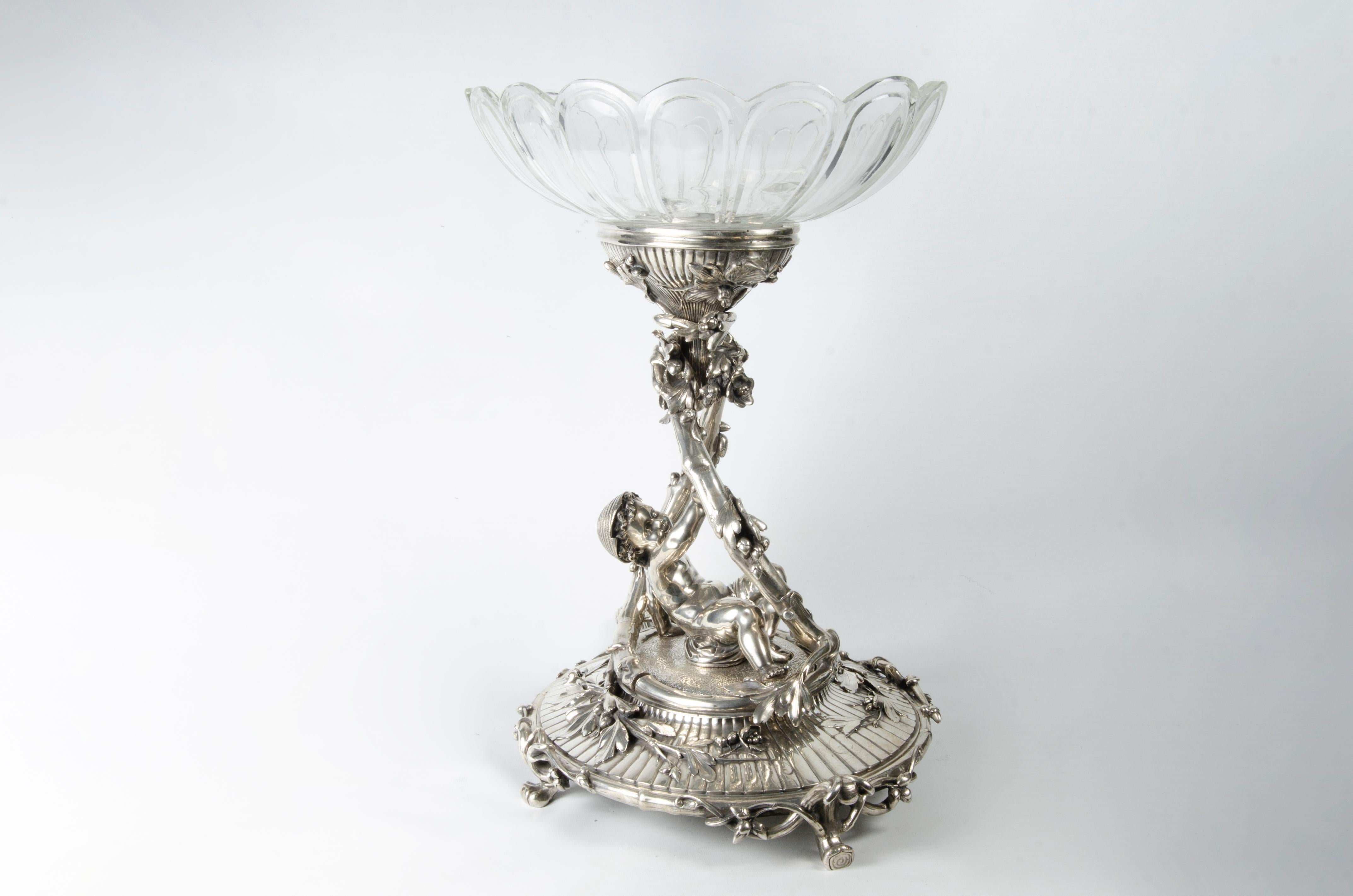 Centro de mesa Christofle plateado del siglo XIX con cuenco de cristal de Baccarat, Francia Metalistería en venta