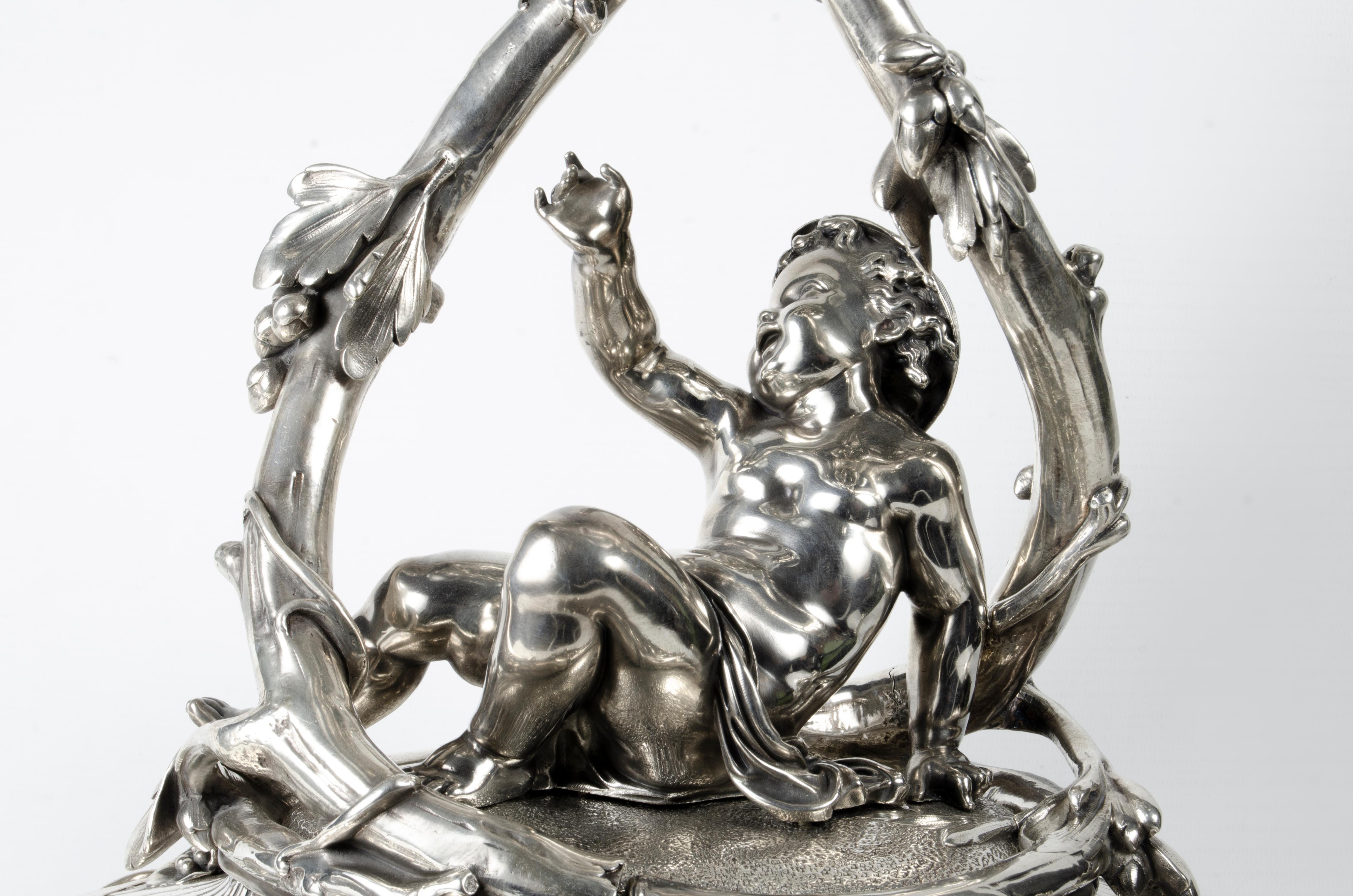 Centro de mesa Christofle plateado del siglo XIX con cuenco de cristal de Baccarat, Francia Fines del siglo XIX en venta