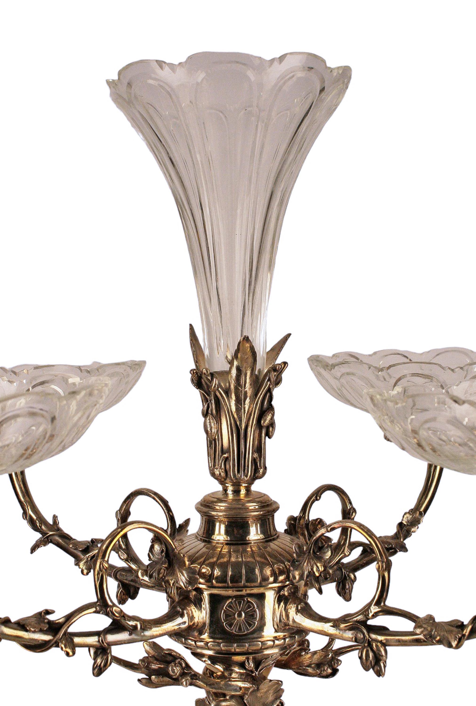 Centrotavola Epergne argentato di Christofle del XIX secolo con vetro Baccarat, Francia In condizioni buone in vendita a North Miami, FL