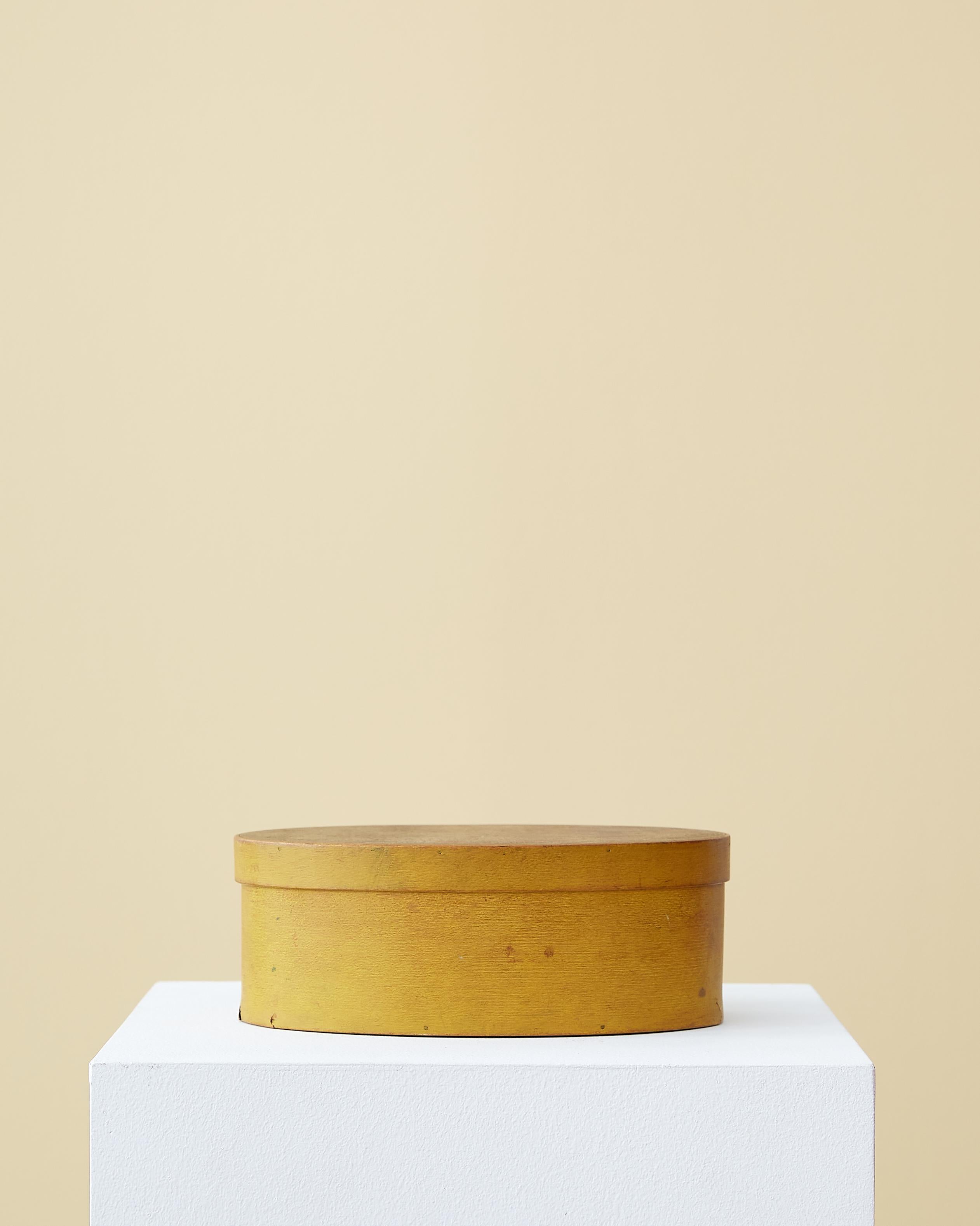 XIX secolo Scatola Shakers giallo cromo del 19° secolo con superficie originale in vendita
