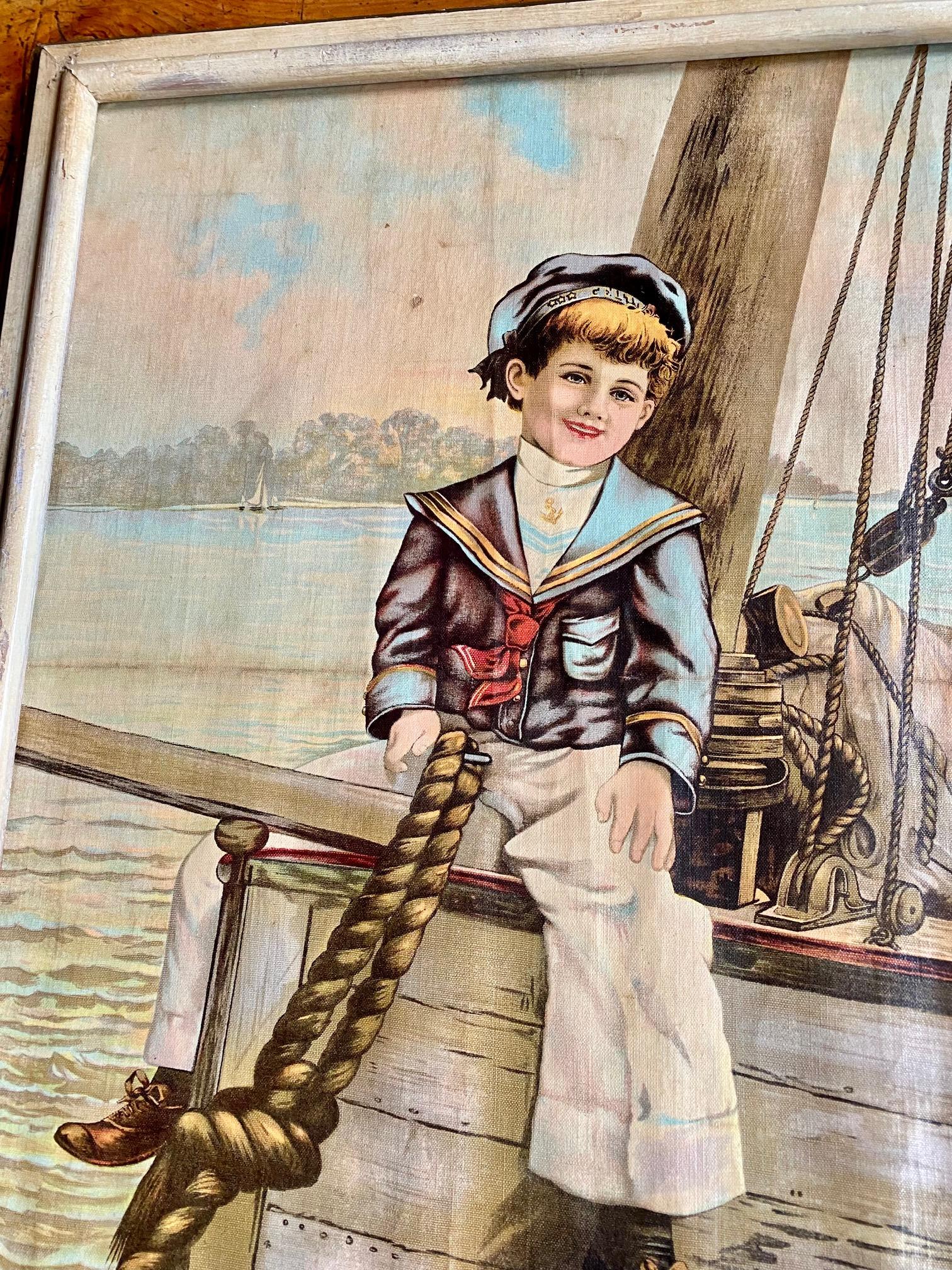 Chromolithographie d'un jeune marin du XIXe siècle, vers 1880, impression en couleur sur toile d'un jeune marin américain assis à cheval sur un beaupré. Une image classique et charmante avec beaucoup de détails (regardez le tressage détaillé des