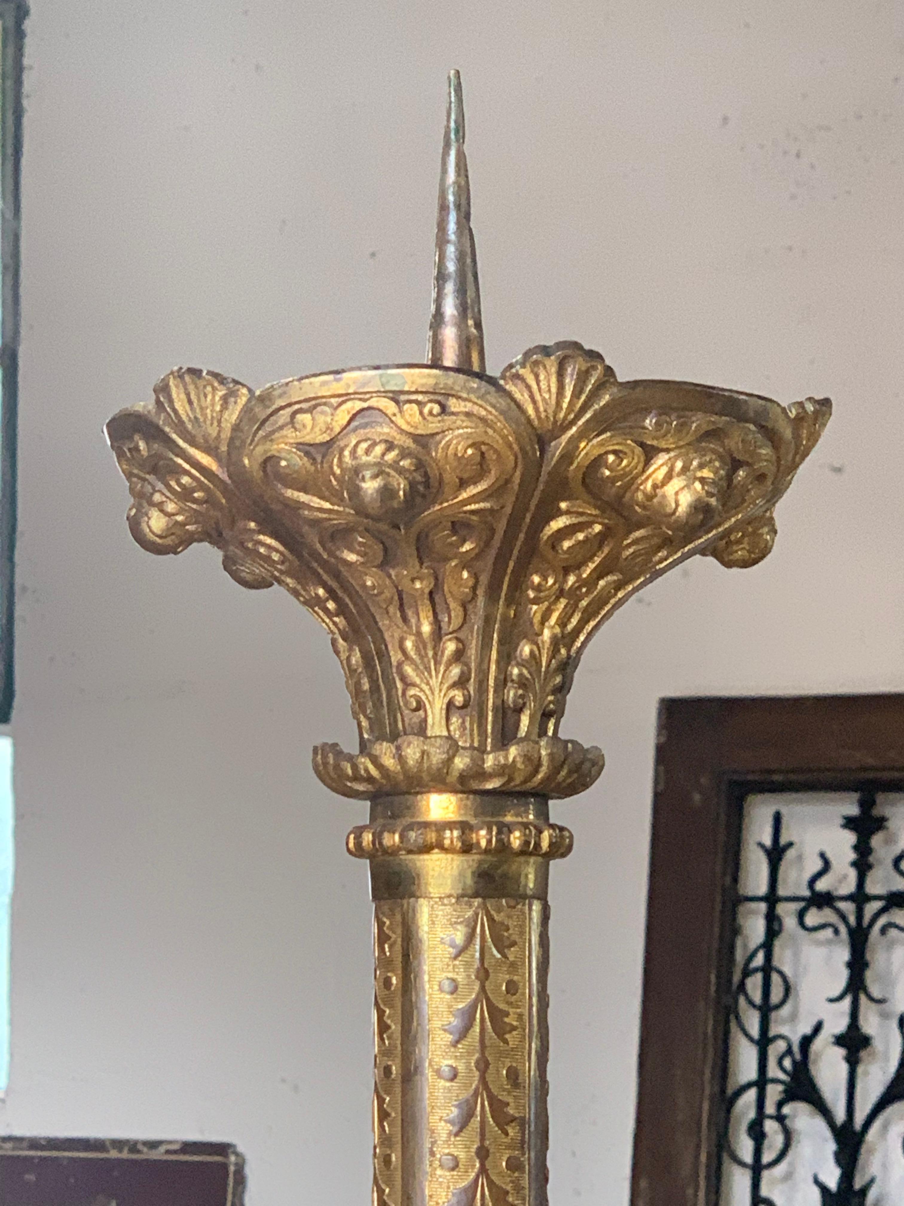 Fatto a mano Candeliere d'altare da chiesa del XIX secolo in vendita