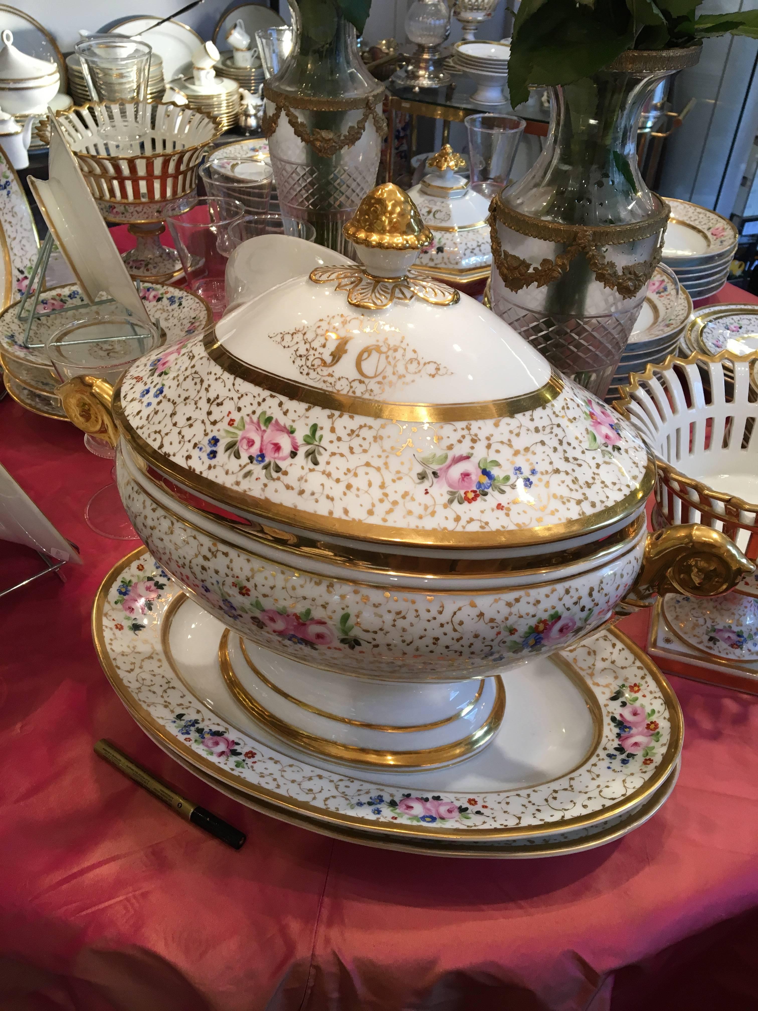 Mid-19th Century 19th Century circa 1830 Porcelaine de Paris Table Service, Porcelain For Sale