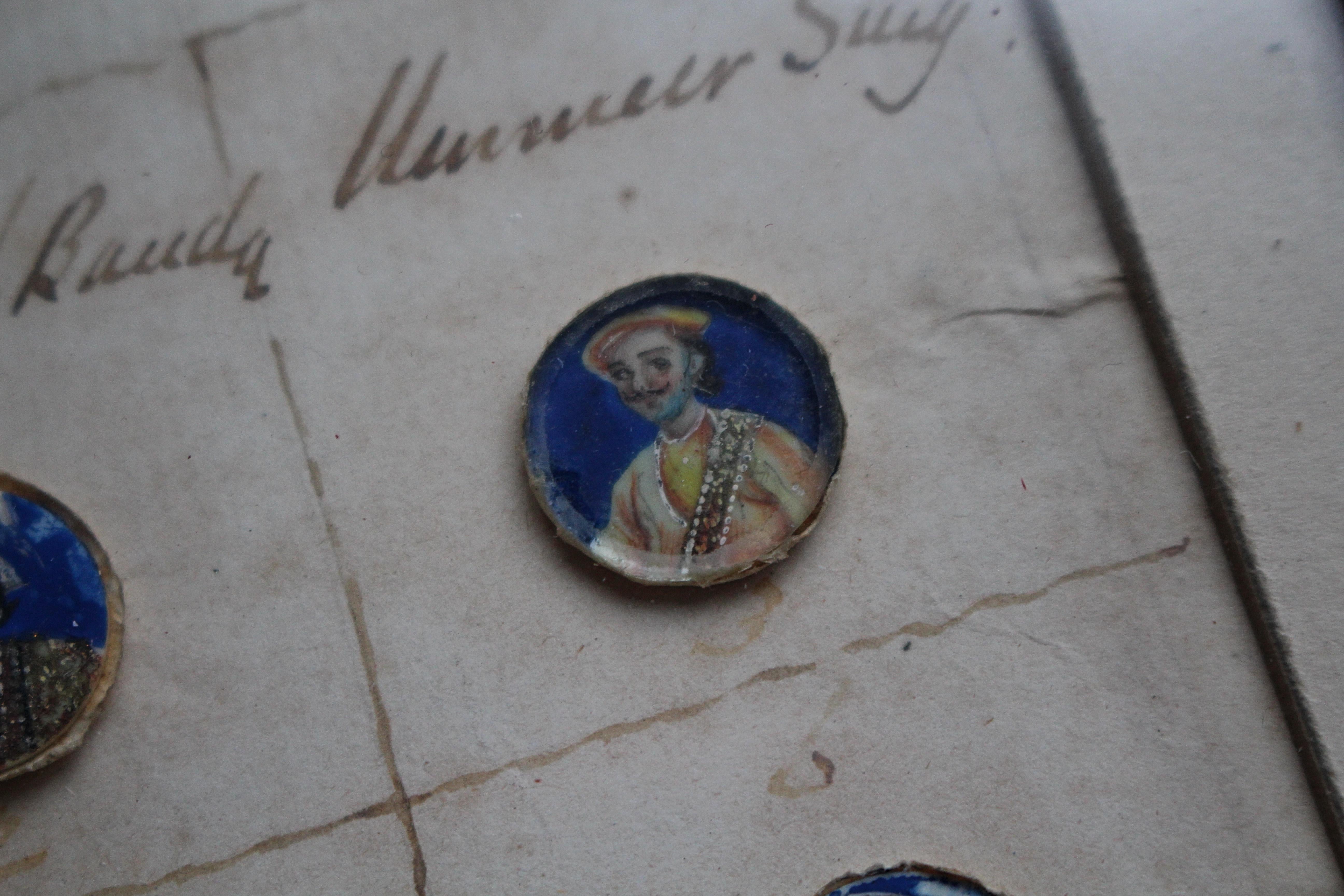 Miniature di bottoni del XIX secolo CIRCA 1860 Ritratti dell'ammutinamento indiano in vendita 5