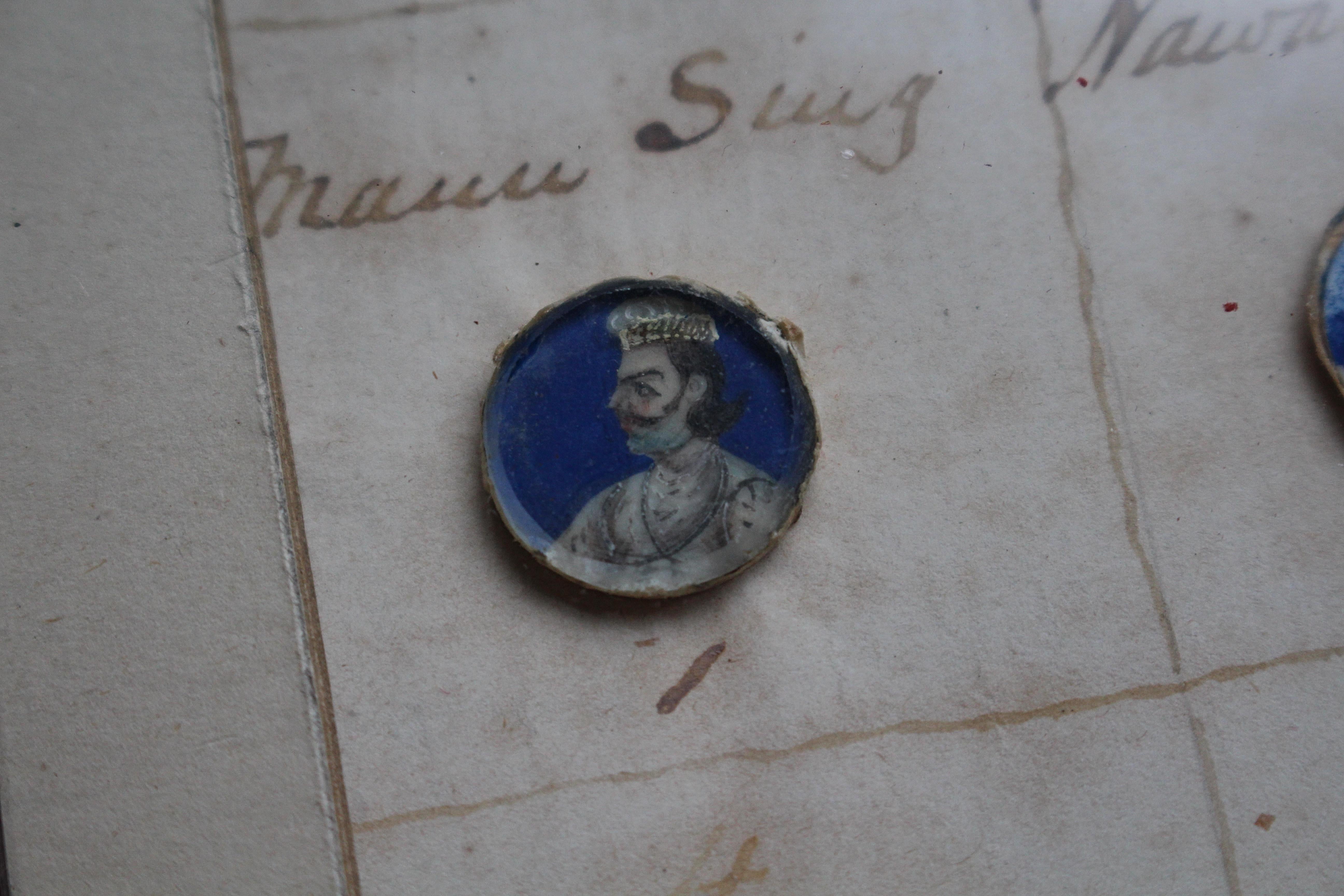 Miniature di bottoni del XIX secolo CIRCA 1860 Ritratti dell'ammutinamento indiano in vendita 6