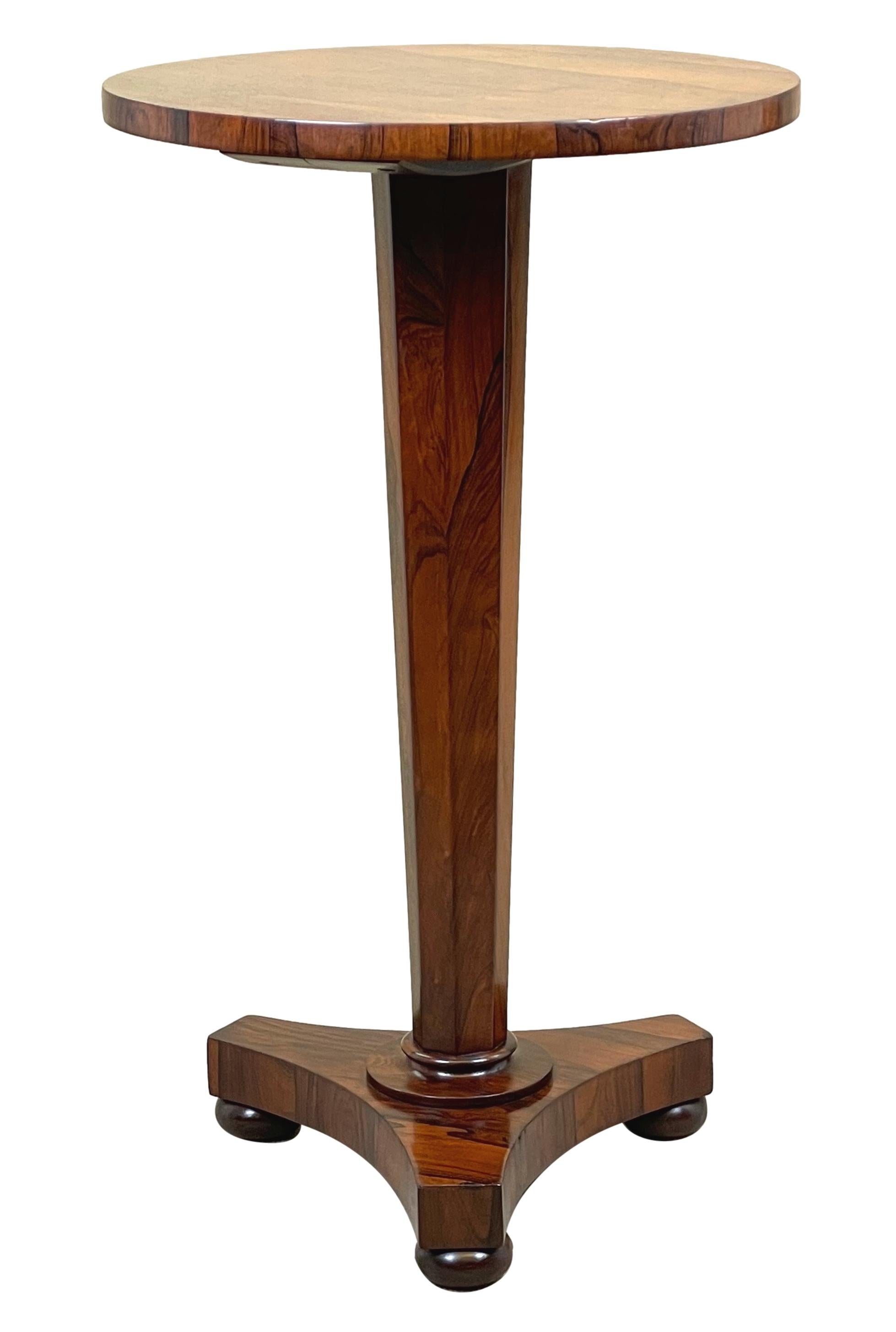 Anglais Table circulaire de lampe en bois de rose du XIXe siècle en vente