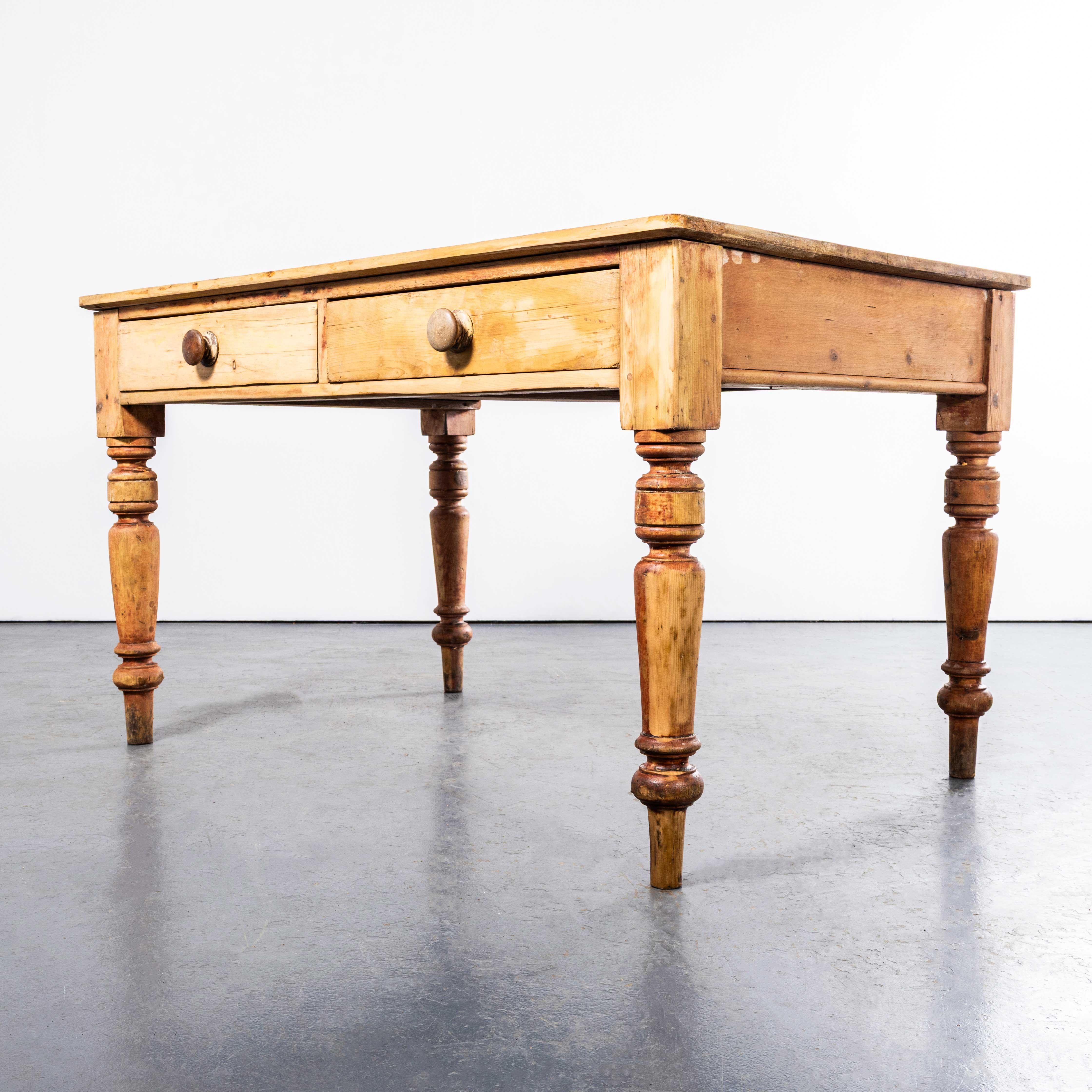 Table de salle à manger à deux tiroirs en pin classique du XIXe siècle Bon état - En vente à Hook, Hampshire