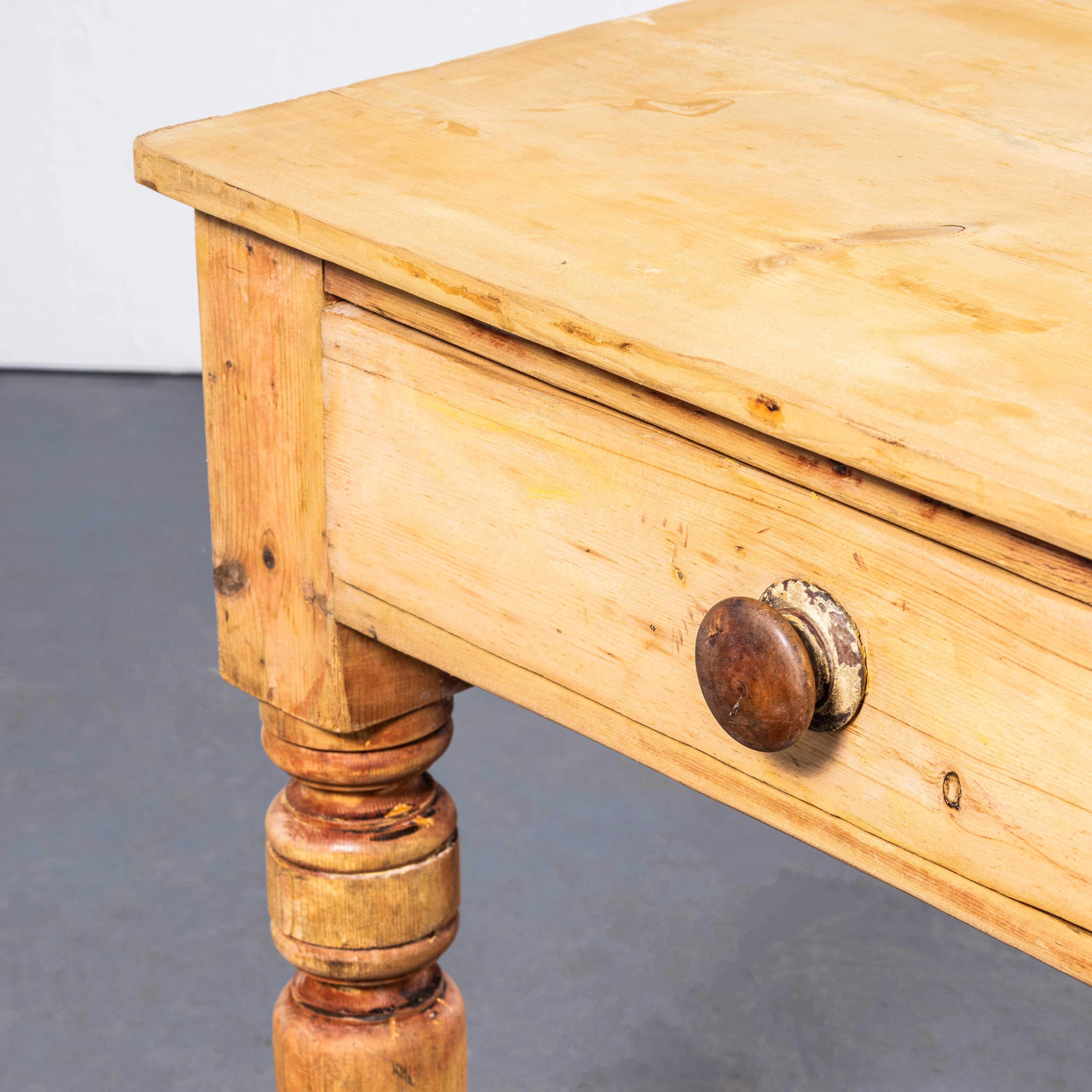 Table de salle à manger à deux tiroirs en pin classique du XIXe siècle en vente 1