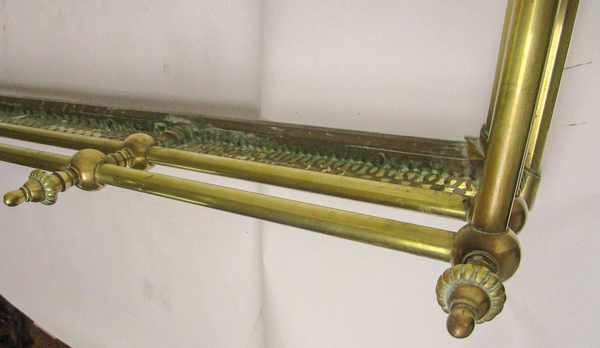 Fretwork 19th Century Classic Regency English Brass Fireplace Fender For Sale