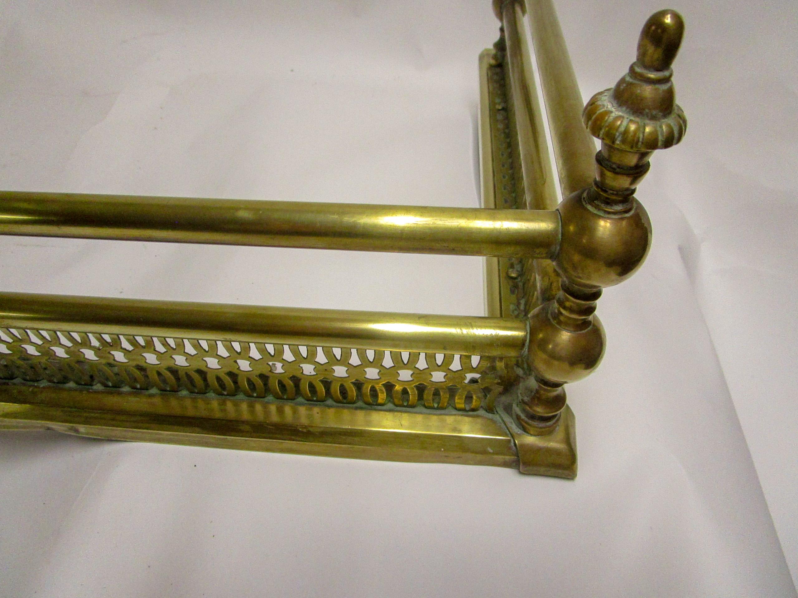 Early 19th Century 19th Century Classic Regency English Brass Fireplace Fender For Sale