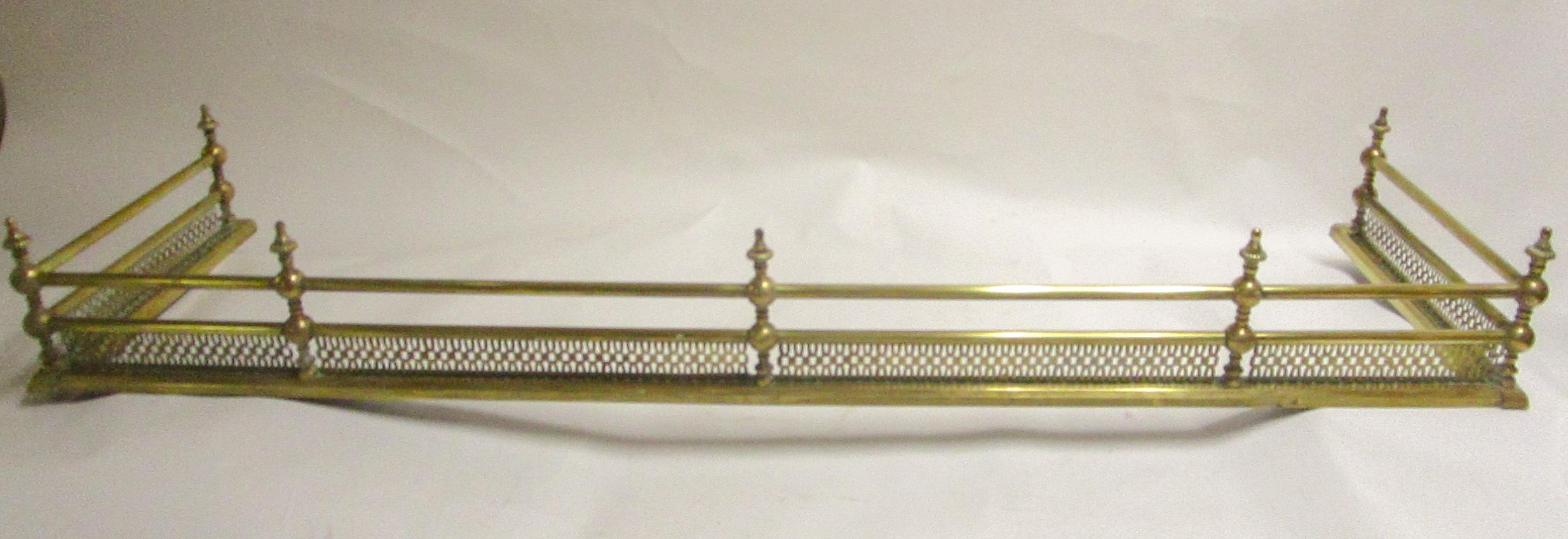 19th Century Classic Regency English Brass Fireplace Fender For Sale 2