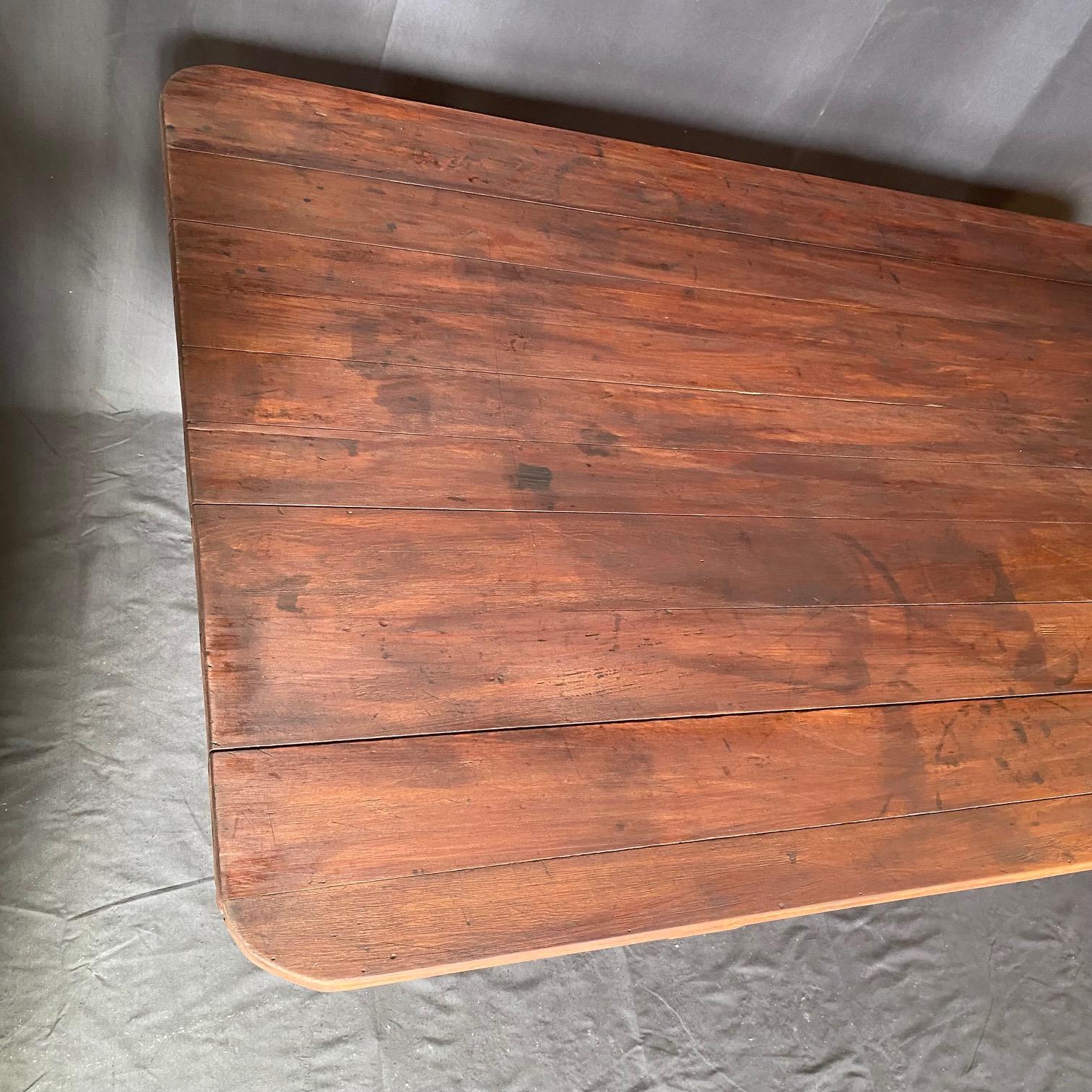 Mesa de comedor o escritorio grande de granja de estilo rústico clásico del siglo XIX en venta 4