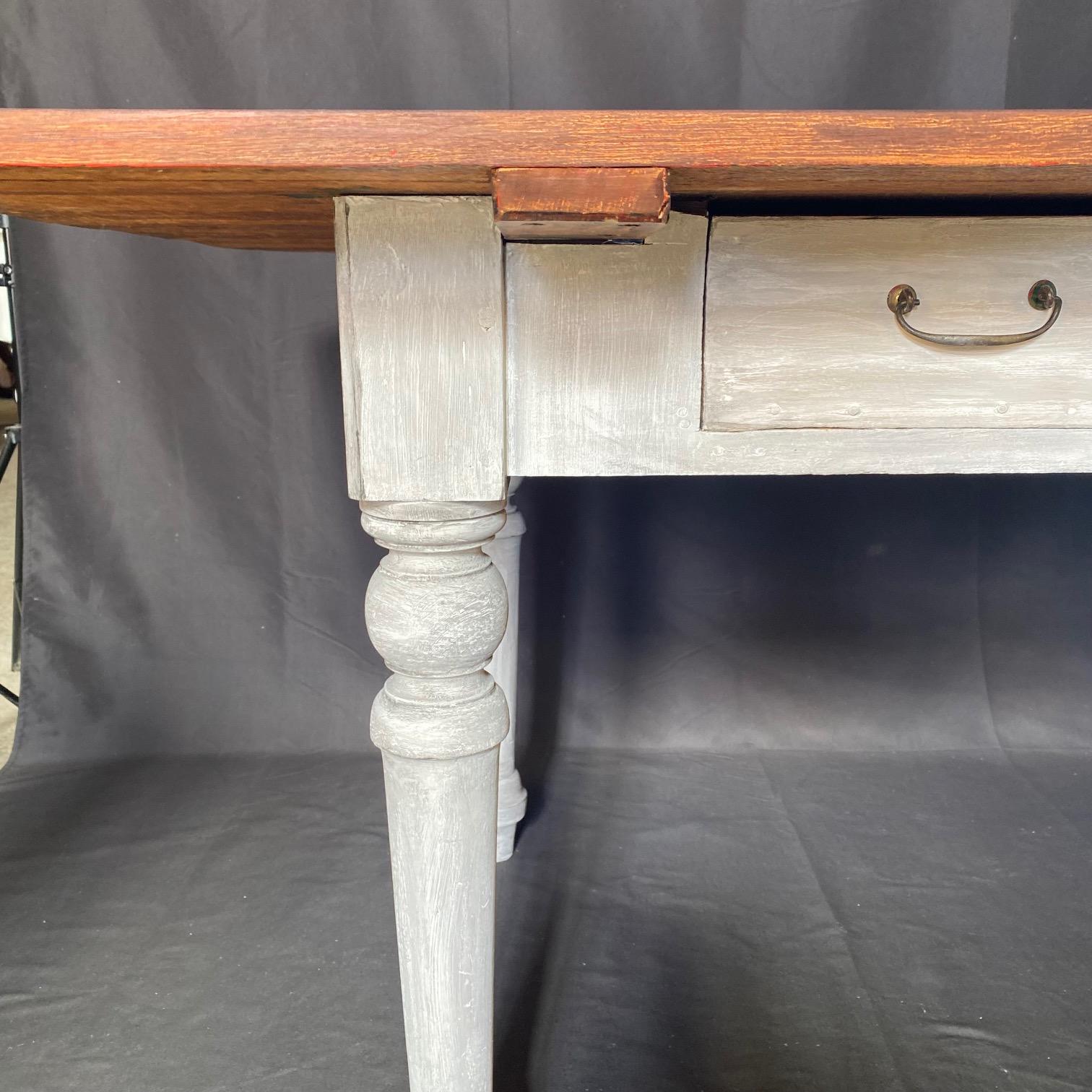 Mesa de comedor o escritorio grande de granja de estilo rústico clásico del siglo XIX en venta 6