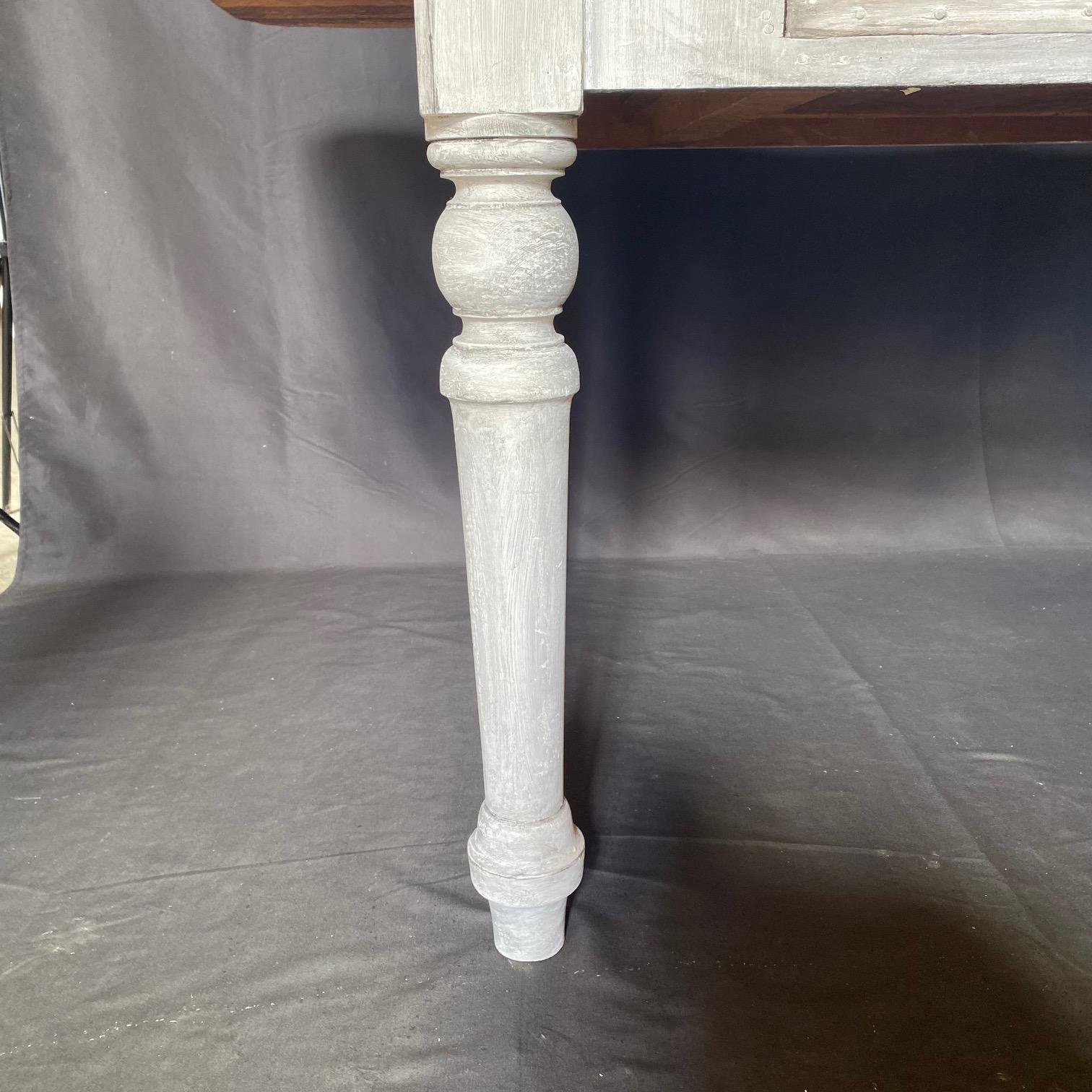 Mesa de comedor o escritorio grande de granja de estilo rústico clásico del siglo XIX en venta 7