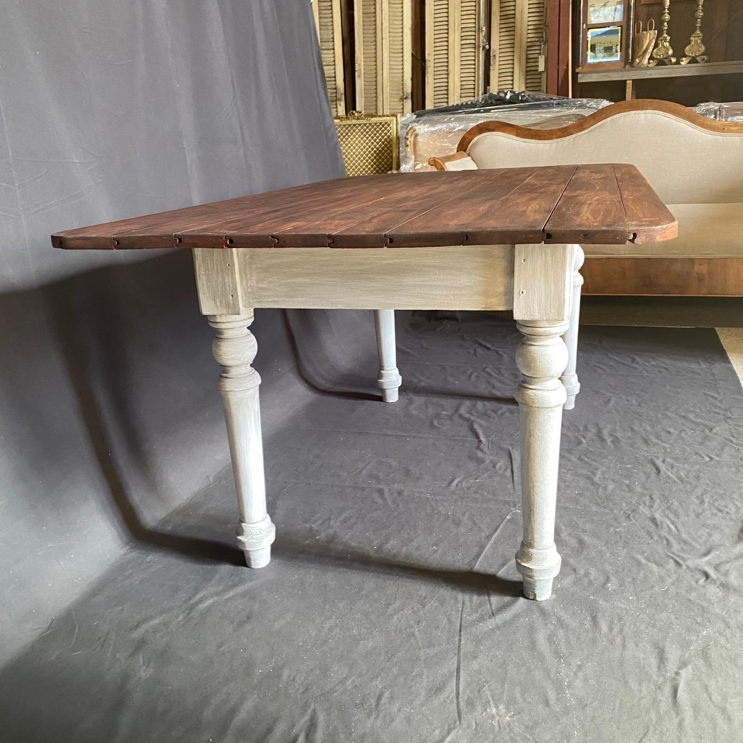 Mesa de comedor o escritorio grande de granja de estilo rústico clásico del siglo XIX Rústico en venta