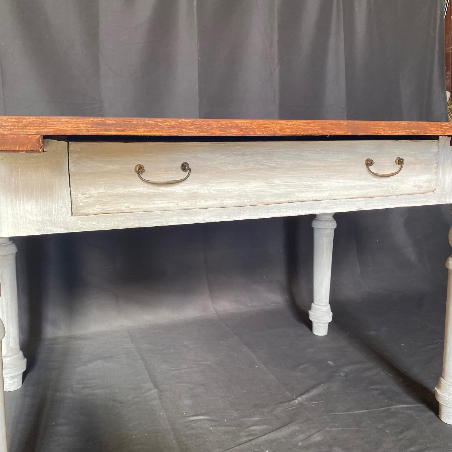 Mesa de comedor o escritorio grande de granja de estilo rústico clásico del siglo XIX Madera en venta