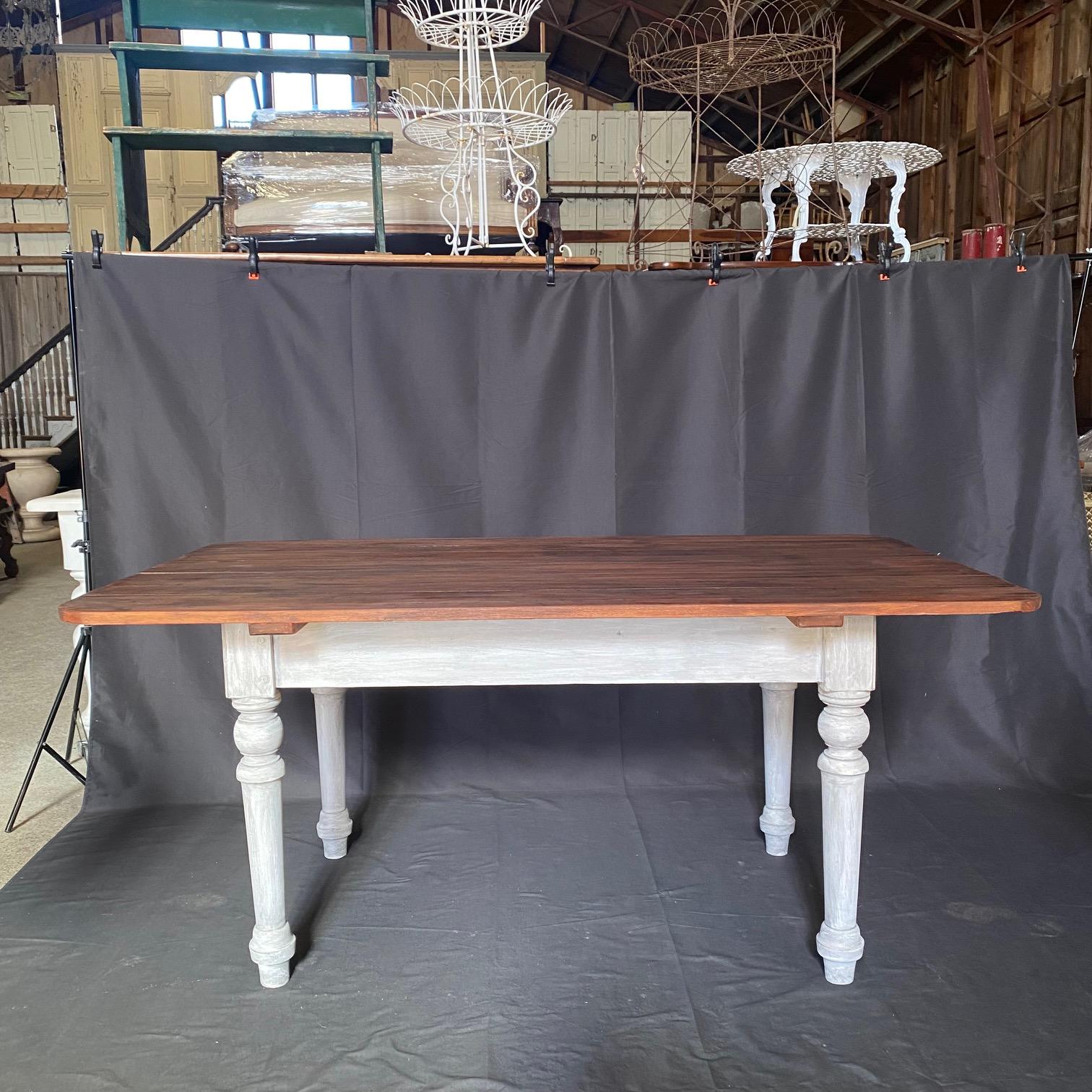Mesa de comedor o escritorio grande de granja de estilo rústico clásico del siglo XIX en venta 1