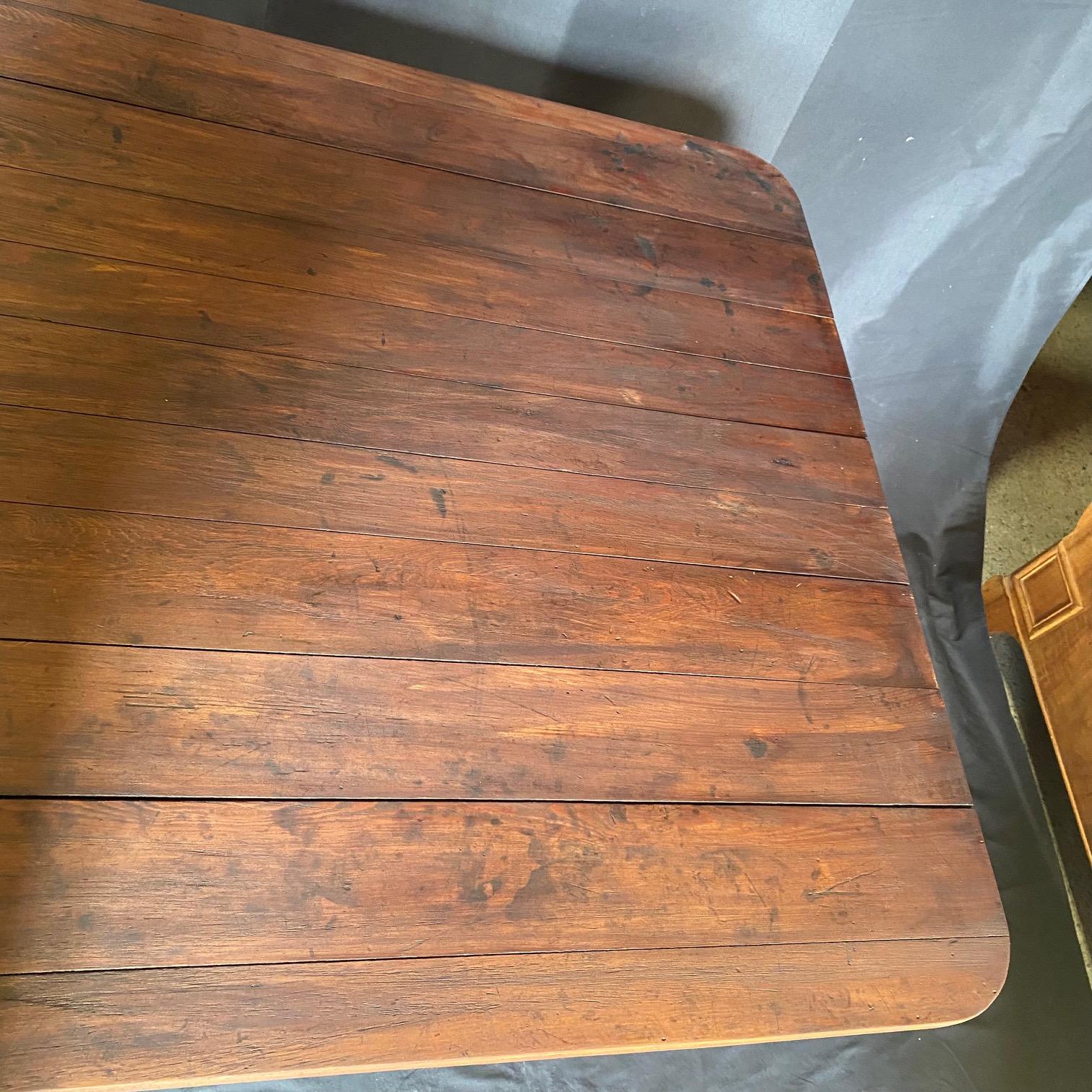 Mesa de comedor o escritorio grande de granja de estilo rústico clásico del siglo XIX en venta 2