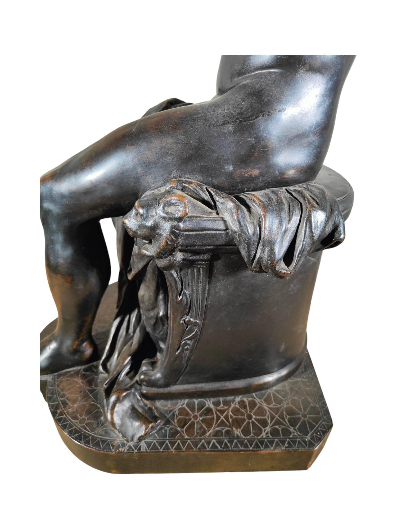 19th Century Classic Sculpture: Youth Seated in Dark Patinated Copper For Sale 8