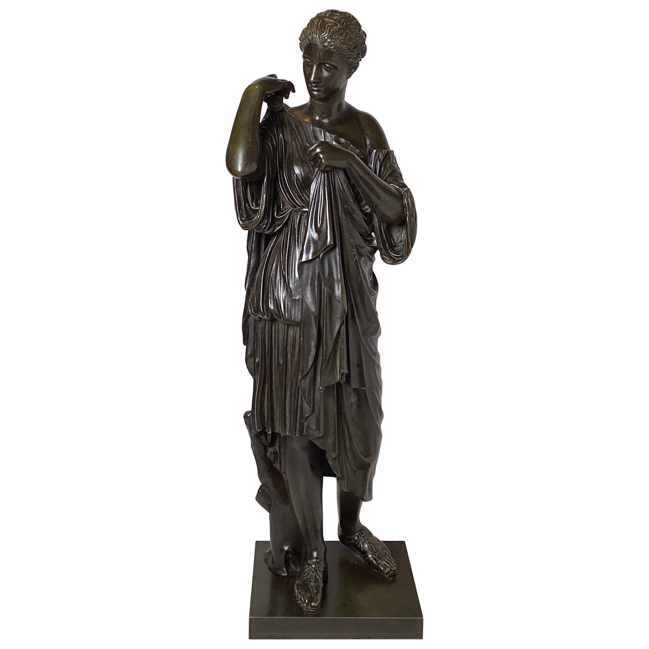 Sculpture féminine drapée en bronze classique du XIXe siècle, signée Delafortaine